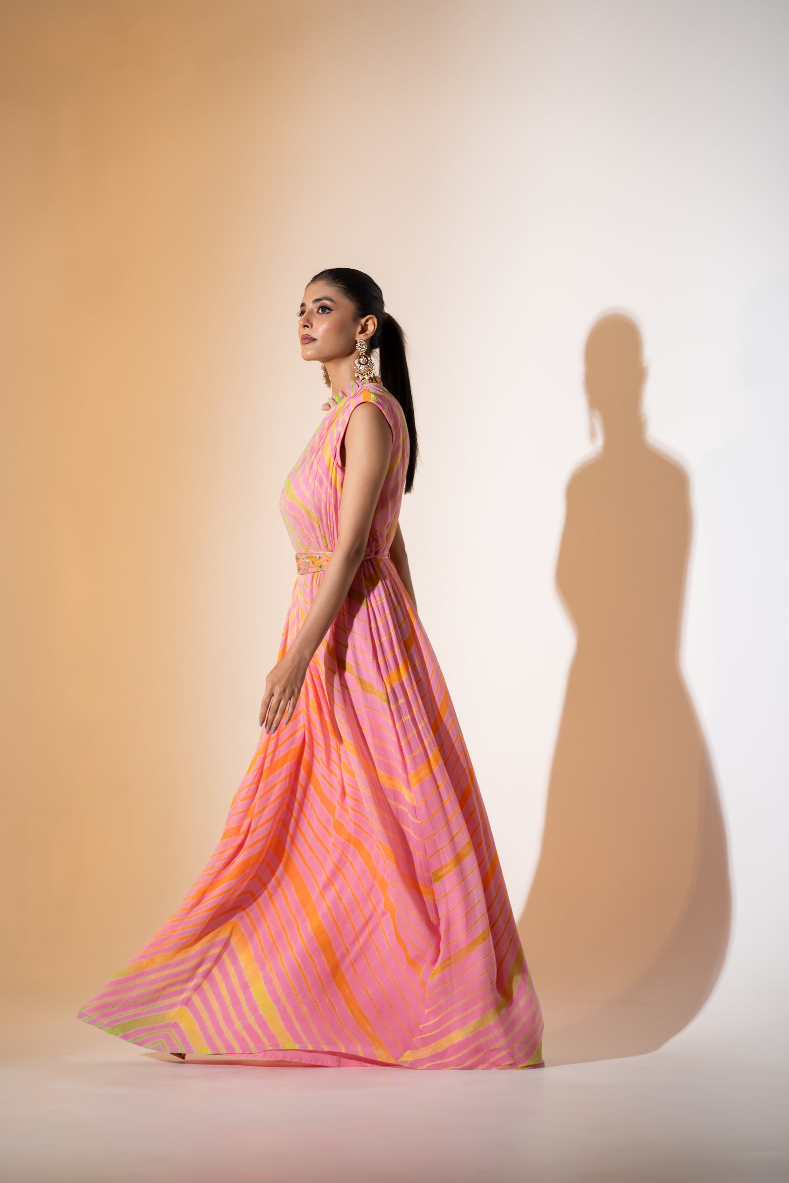 LEHERIYA DYED DRESS WITH EMBROIDERED BELT.