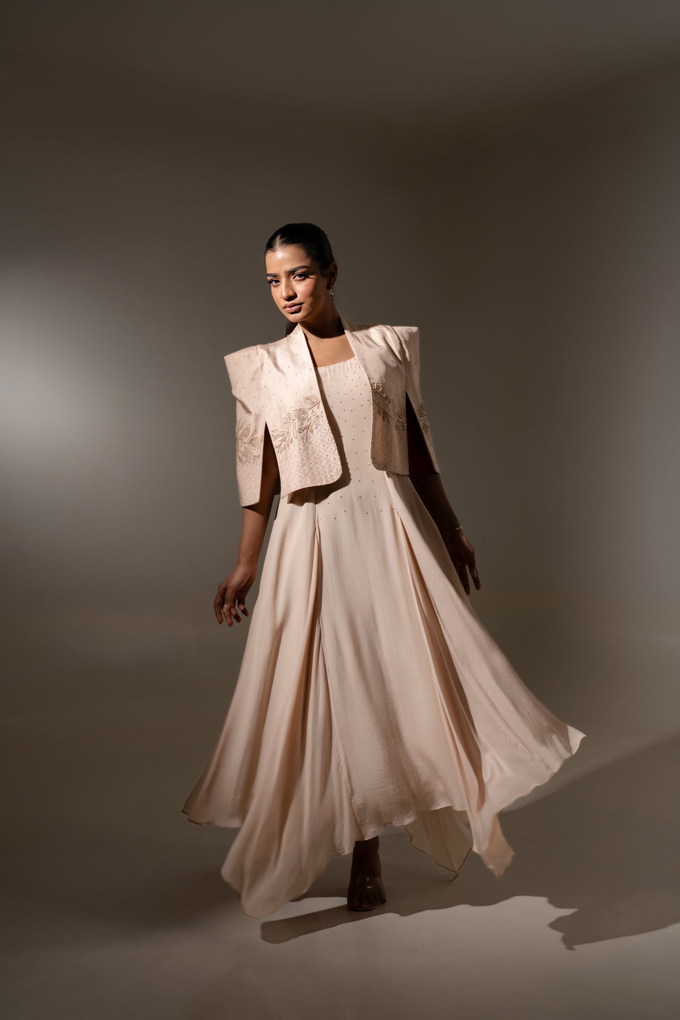 HAND-EMBROIDERED JACKET WITH SLEEVELESS MAXI DRESS.