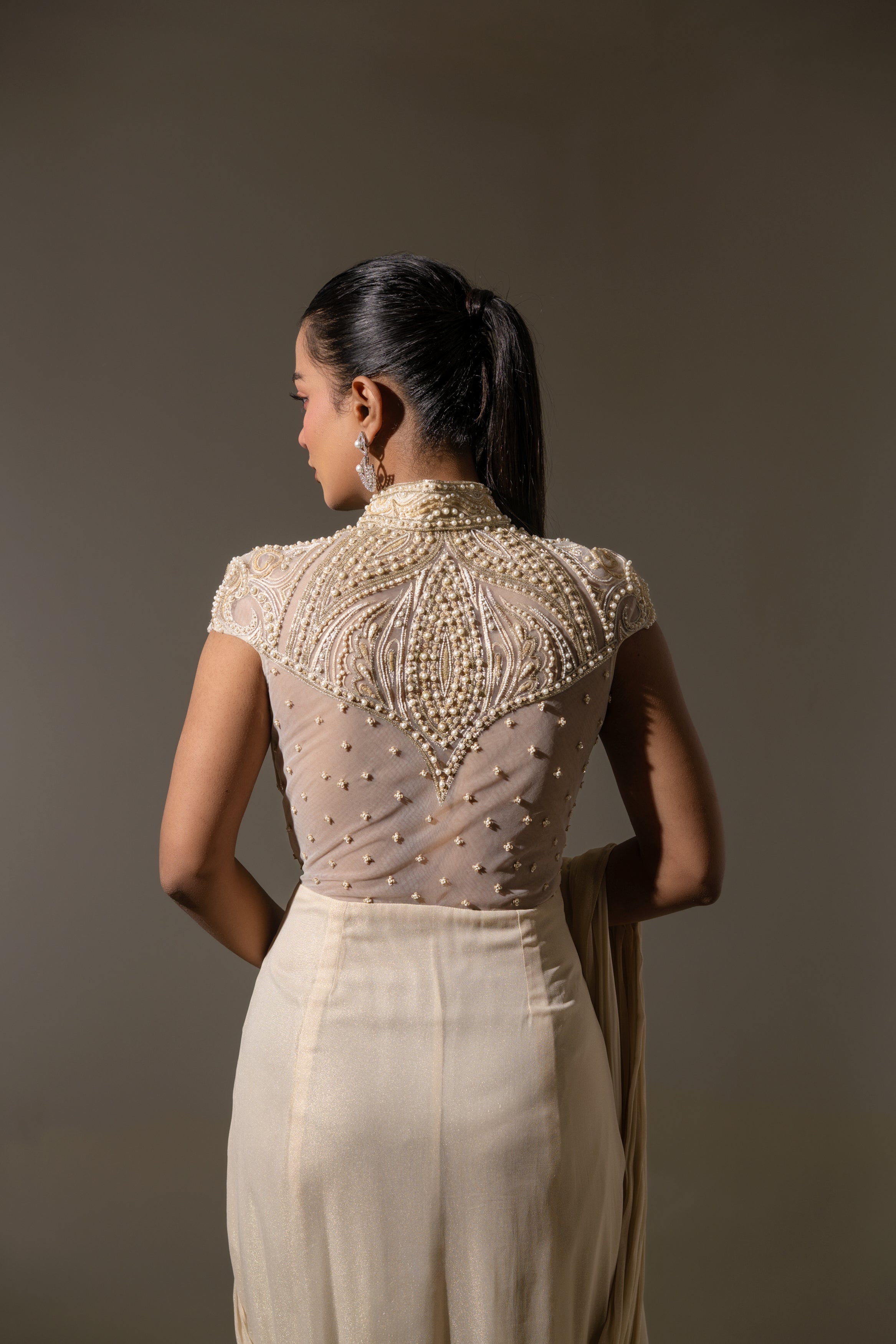 OFF WHITE EMBELLISHED SAREE WITH HIGH-NECK BODICE.