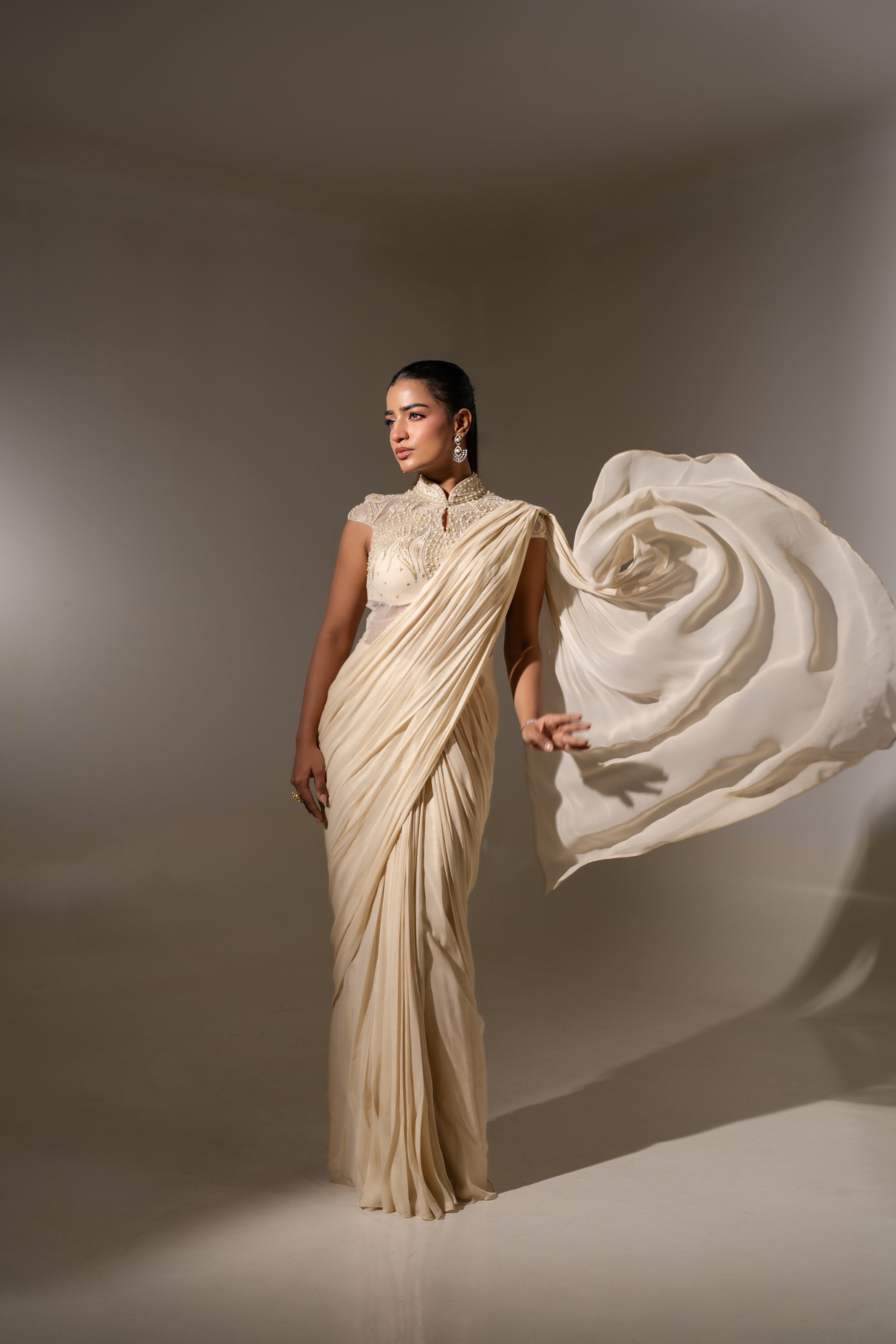 OFF WHITE EMBELLISHED SAREE WITH HIGH-NECK BODICE.