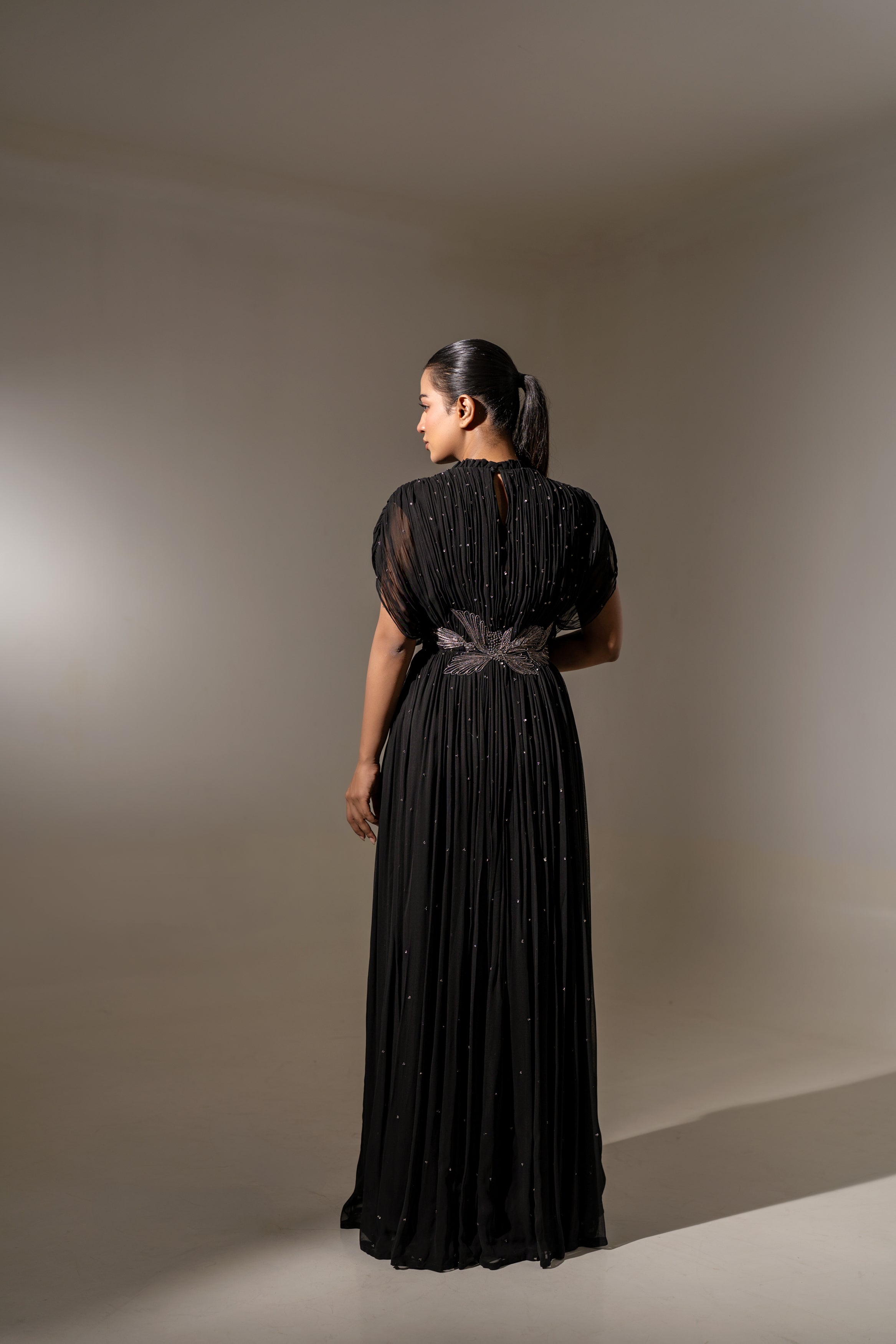 BLACK WIRE EMBELLISHED PLEATED GOWN WITH SINGLE DORI.