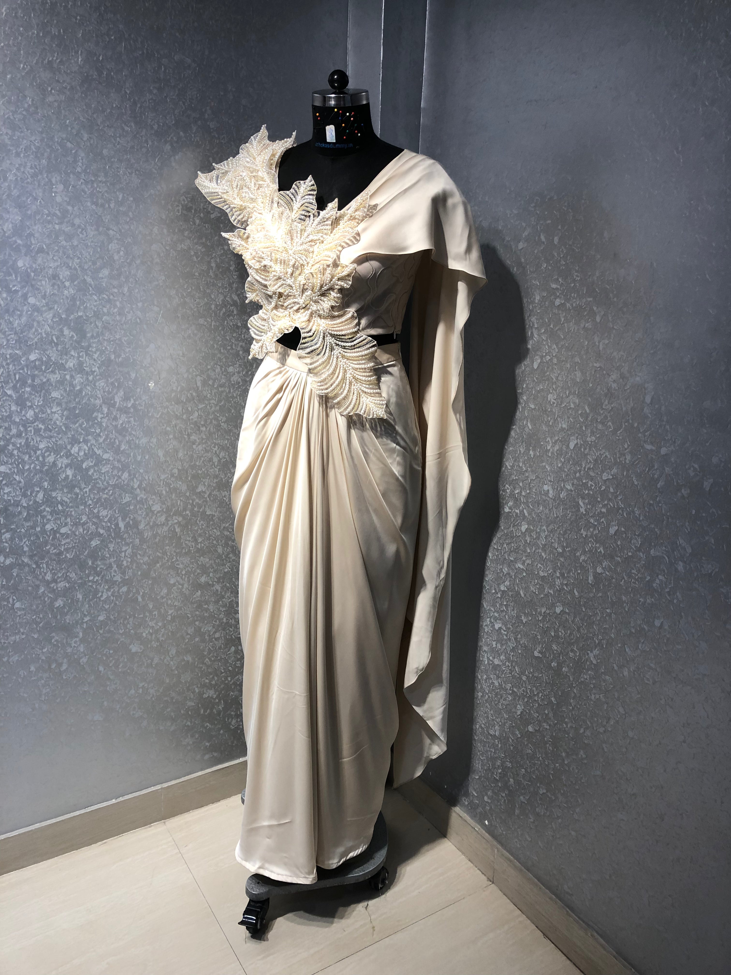 CREAM 3D APPLIKQUE PAERL BLOUSE DRAPED SAREE