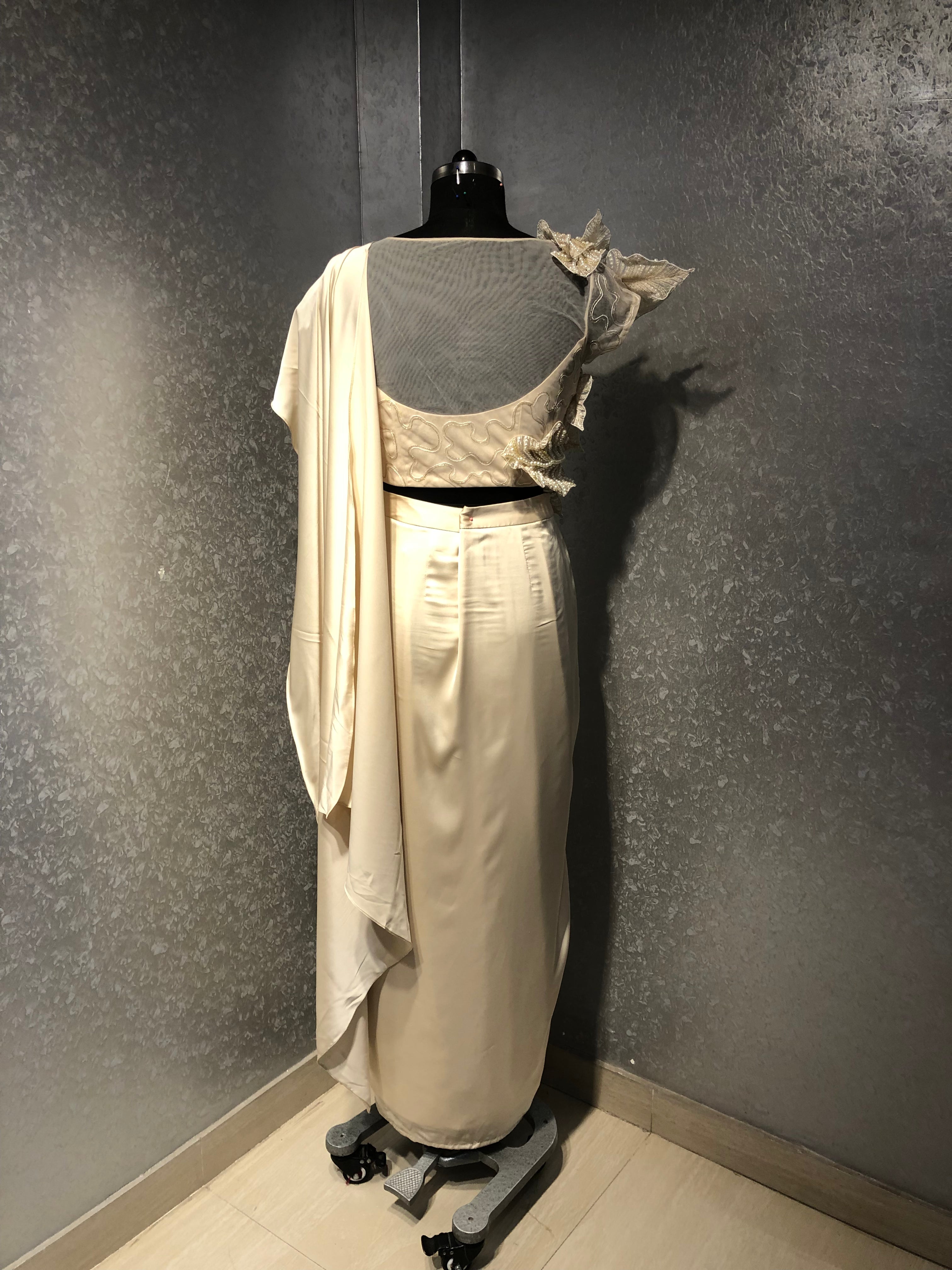 CREAM 3D APPLIKQUE PAERL BLOUSE DRAPED SAREE