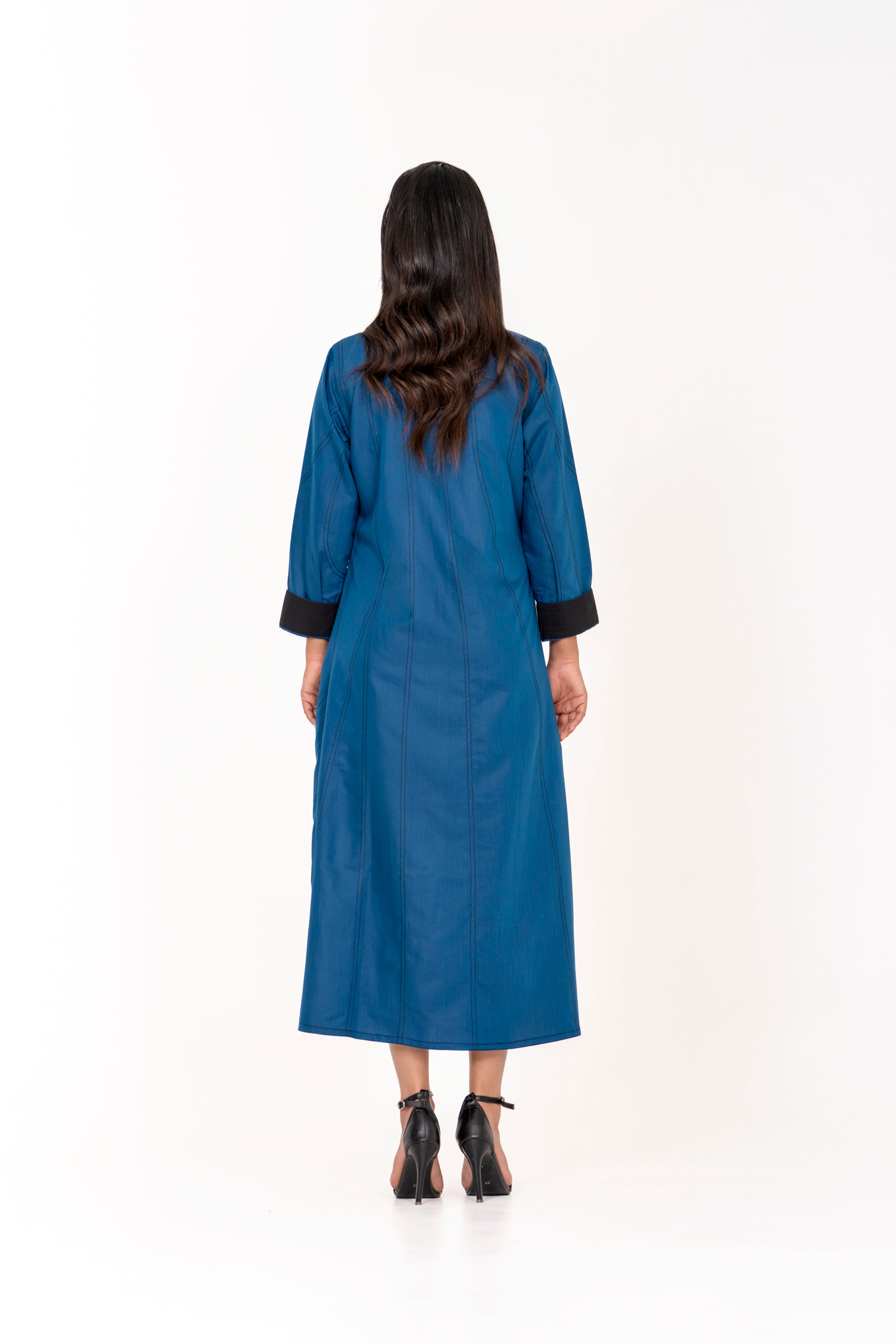 ELEGANT BLUE SHIRT STYLE A-LINE DRESS WITH FRONT BUTTONS AND CONTRAST CUFFS.