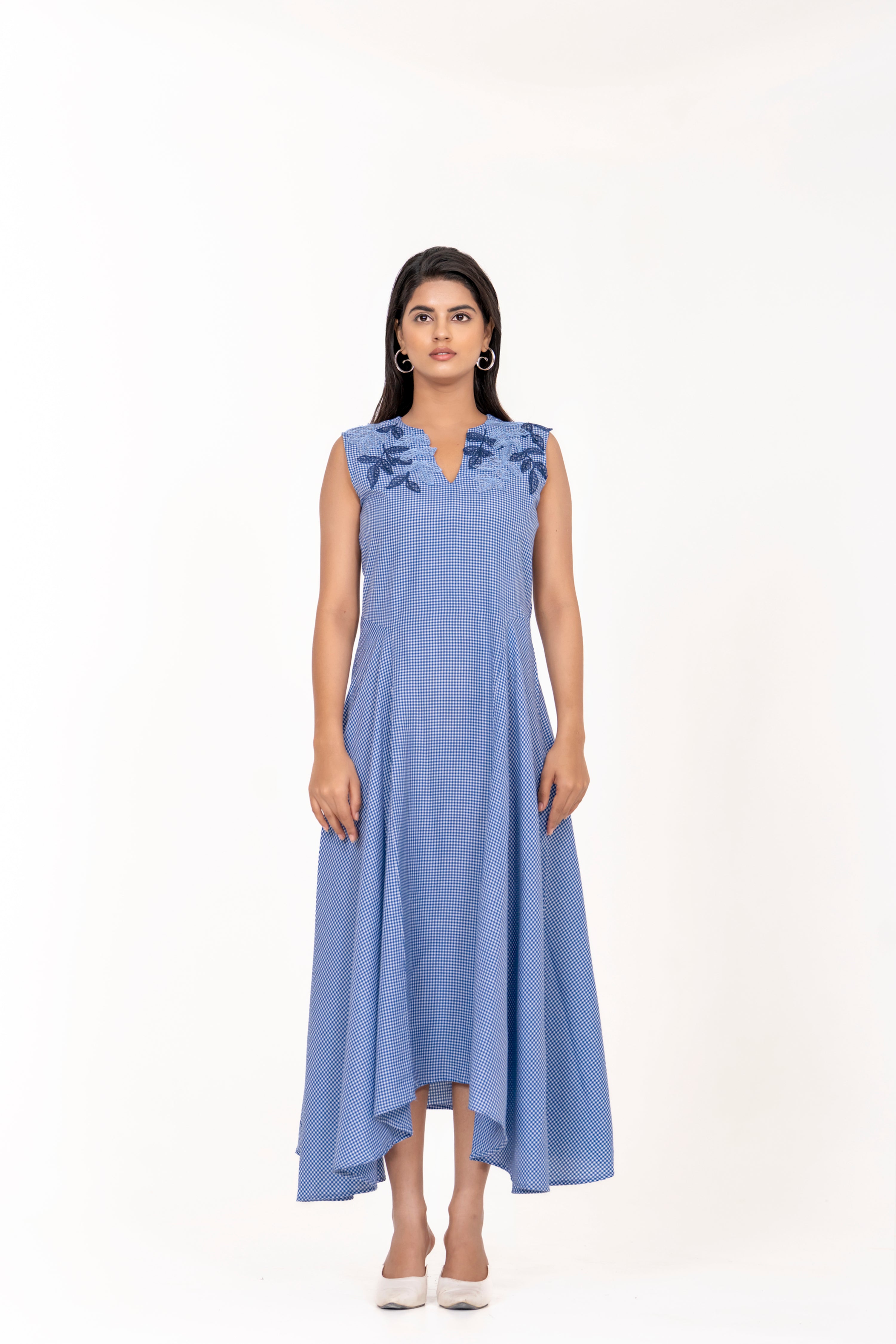 BLUE CHECKED SLEEVELESS MAXI DRESS WITH FLORAL EMBROIDERY.