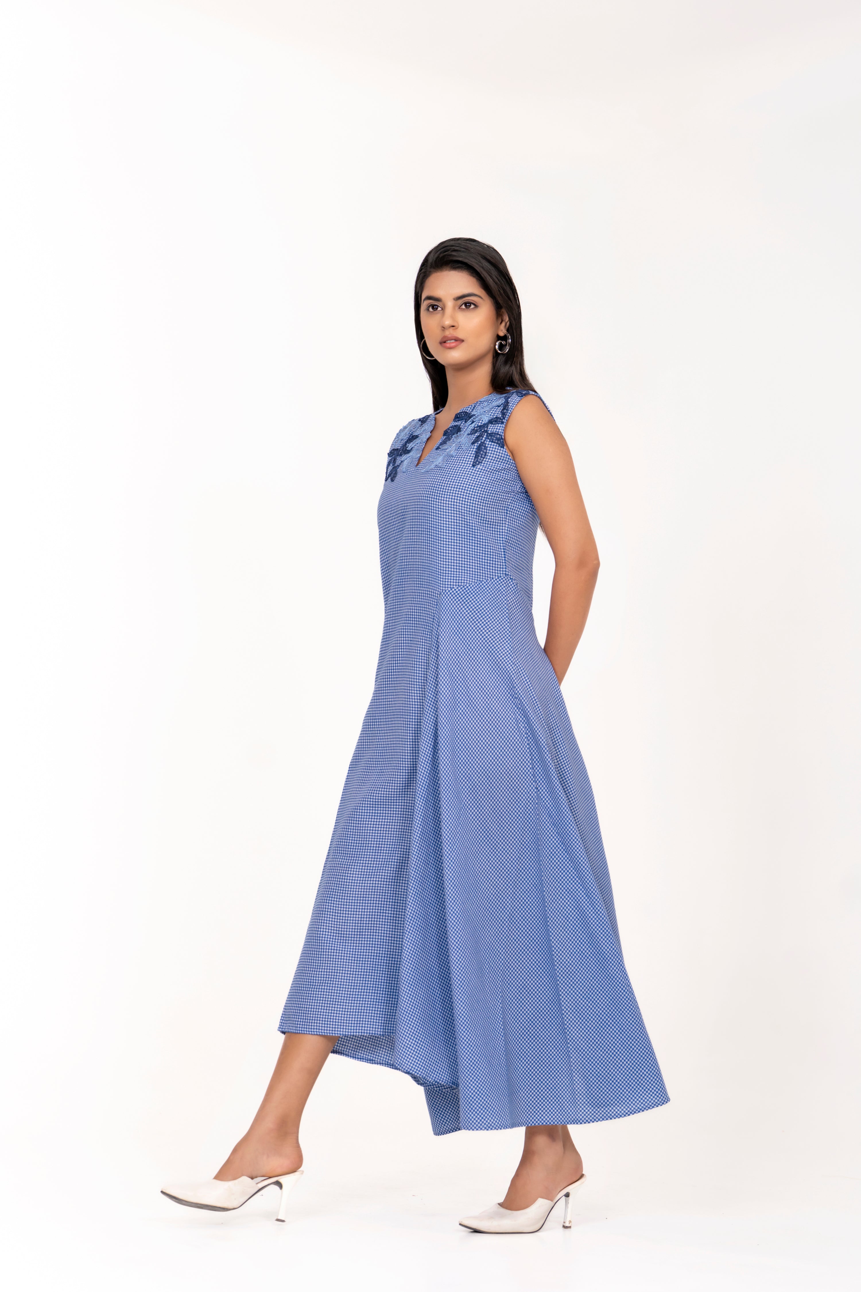 BLUE CHECKED SLEEVELESS MAXI DRESS WITH FLORAL EMBROIDERY.