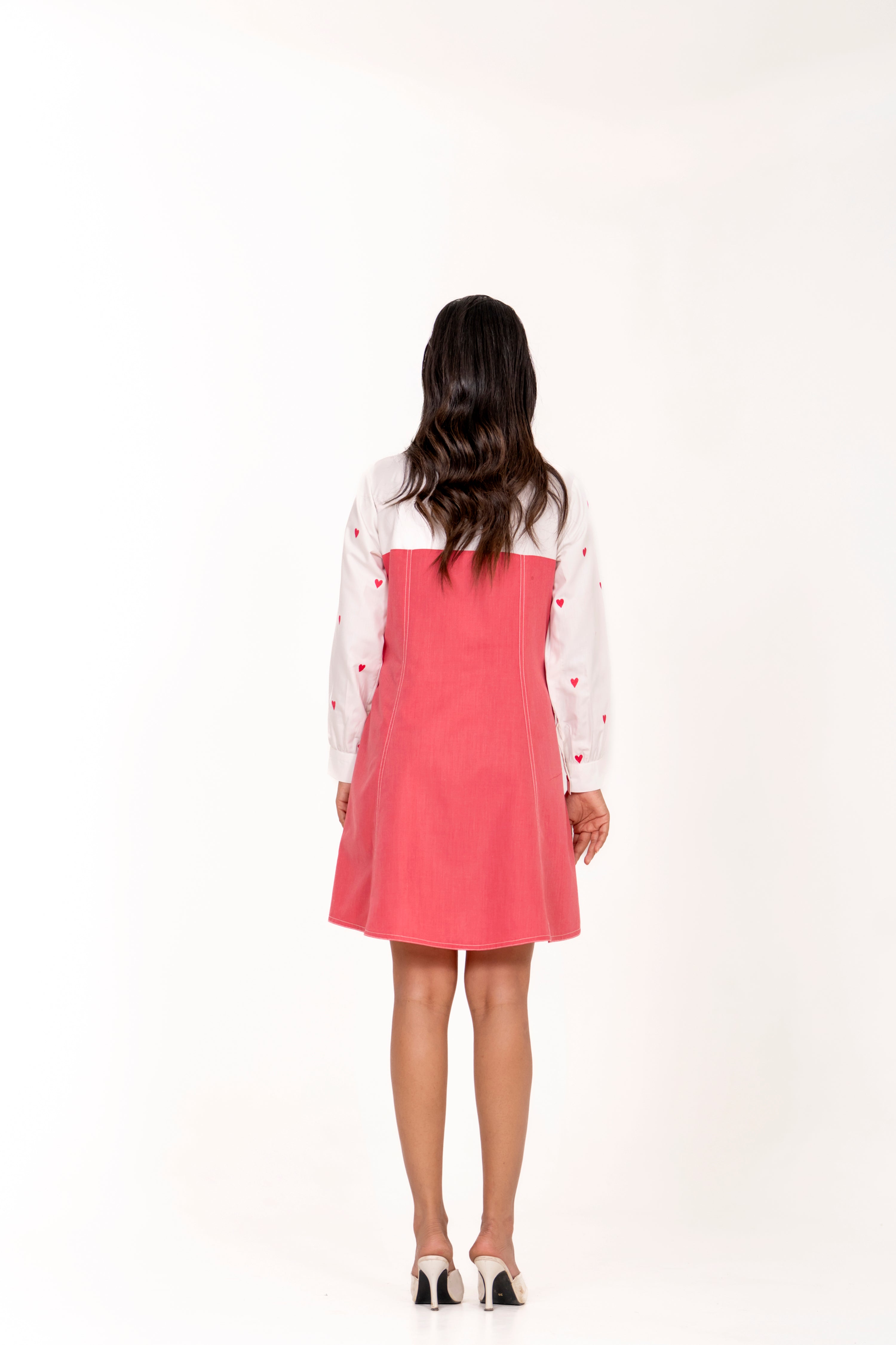 PINK AND WHITE HEART PRINT SHIRT DRESS – STYLISH CASUAL WEAR.