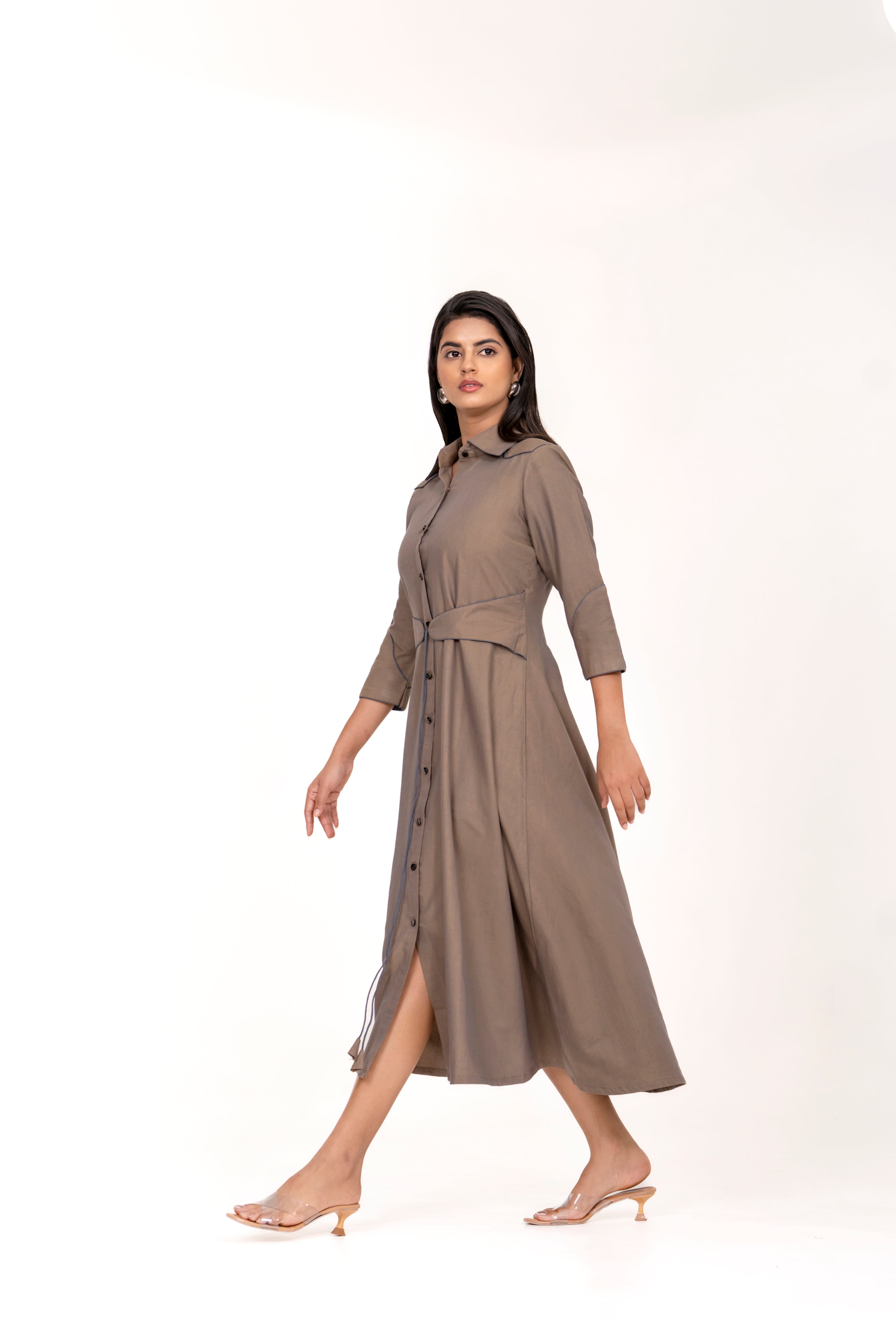 "STYLISH SHIRT-STYLE MIDI DRESS WITH BELT AND BUTTON-DOWN FRONT"