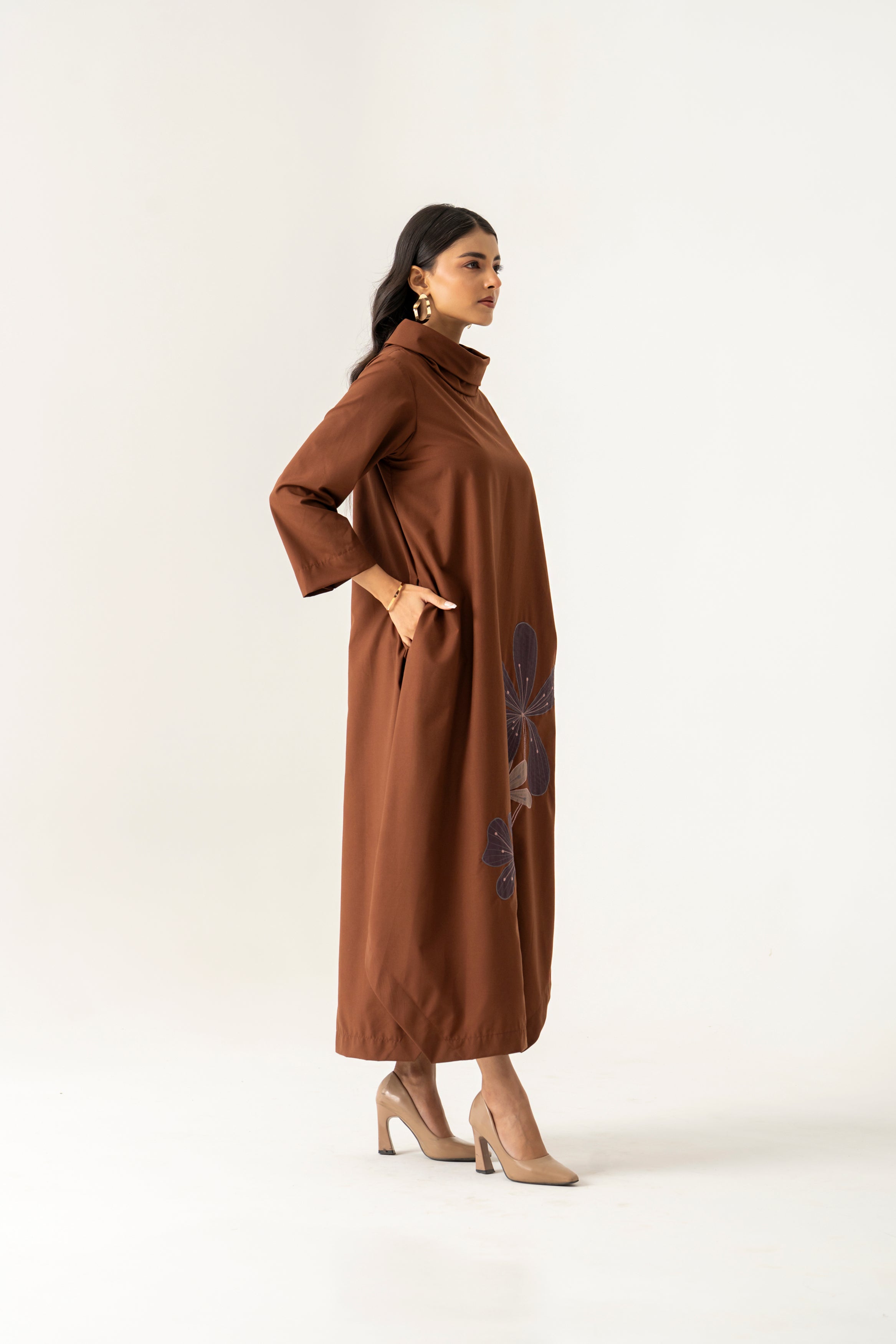 BROWN COTTON DRESS WITH FLORAL EMBROIDERY