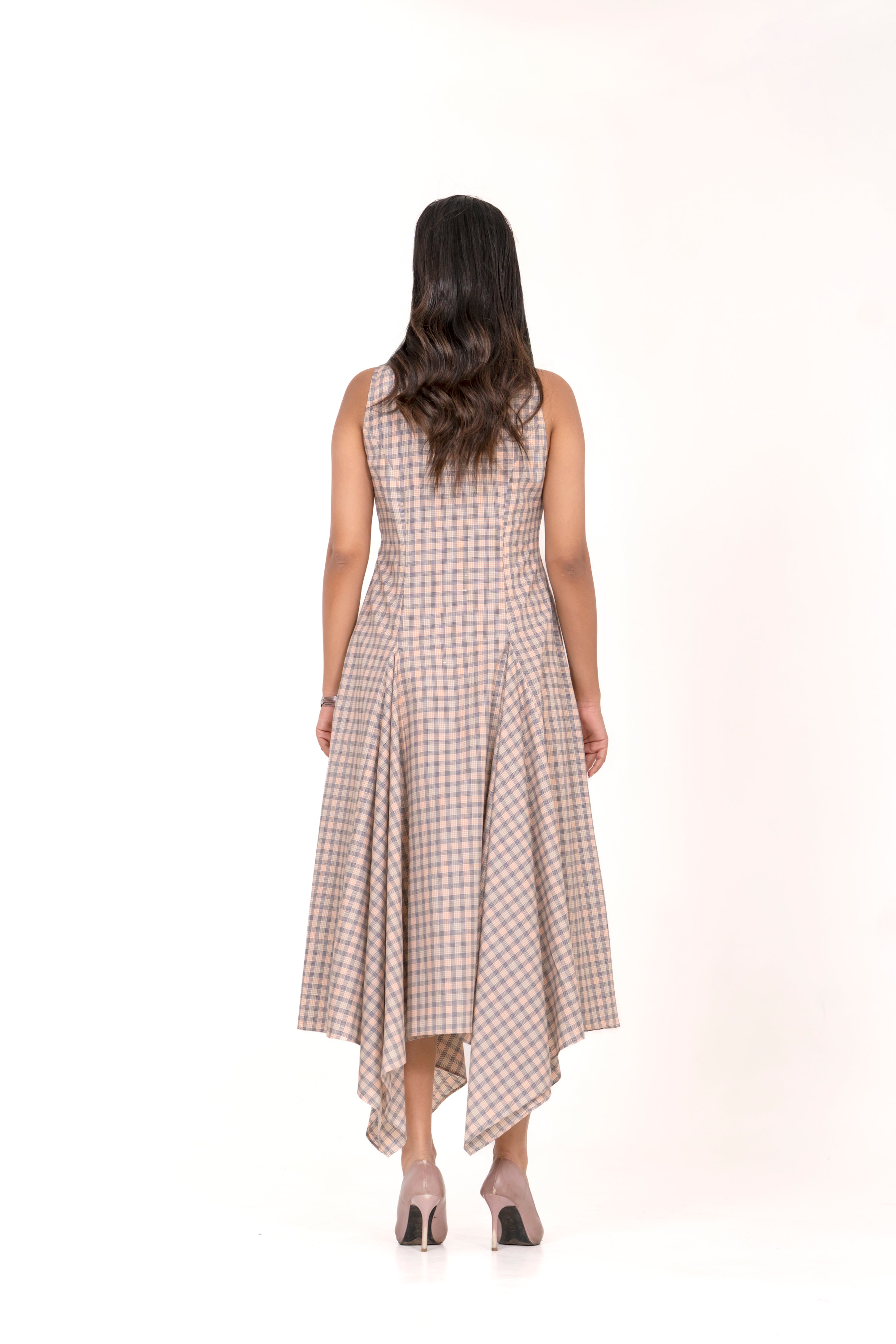 THE CHECK PRINT DRESS IN STYLISH FLARED DESIGN – PERFECT FOR EVERYDAY WEAR.