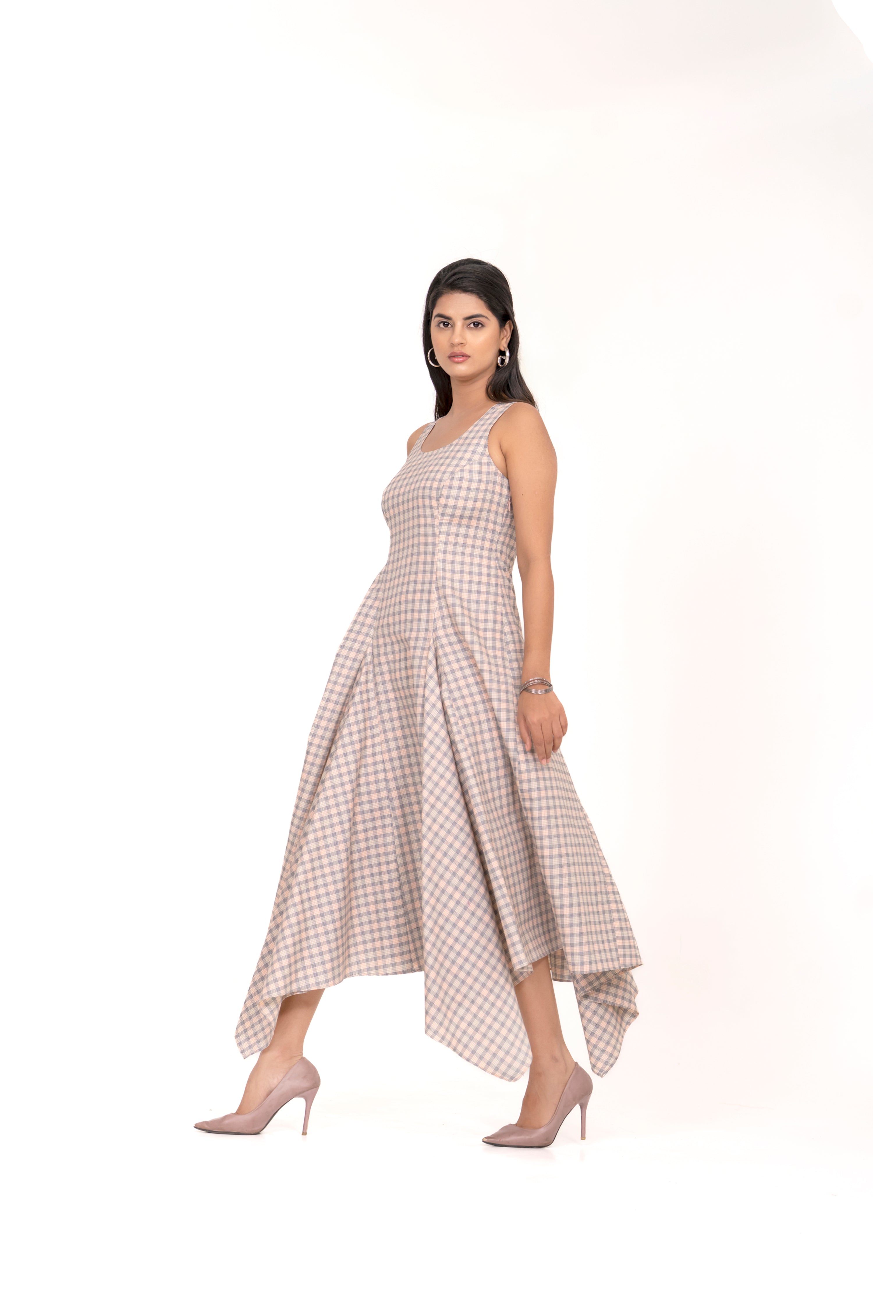 THE CHECK PRINT DRESS IN STYLISH FLARED DESIGN – PERFECT FOR EVERYDAY WEAR.