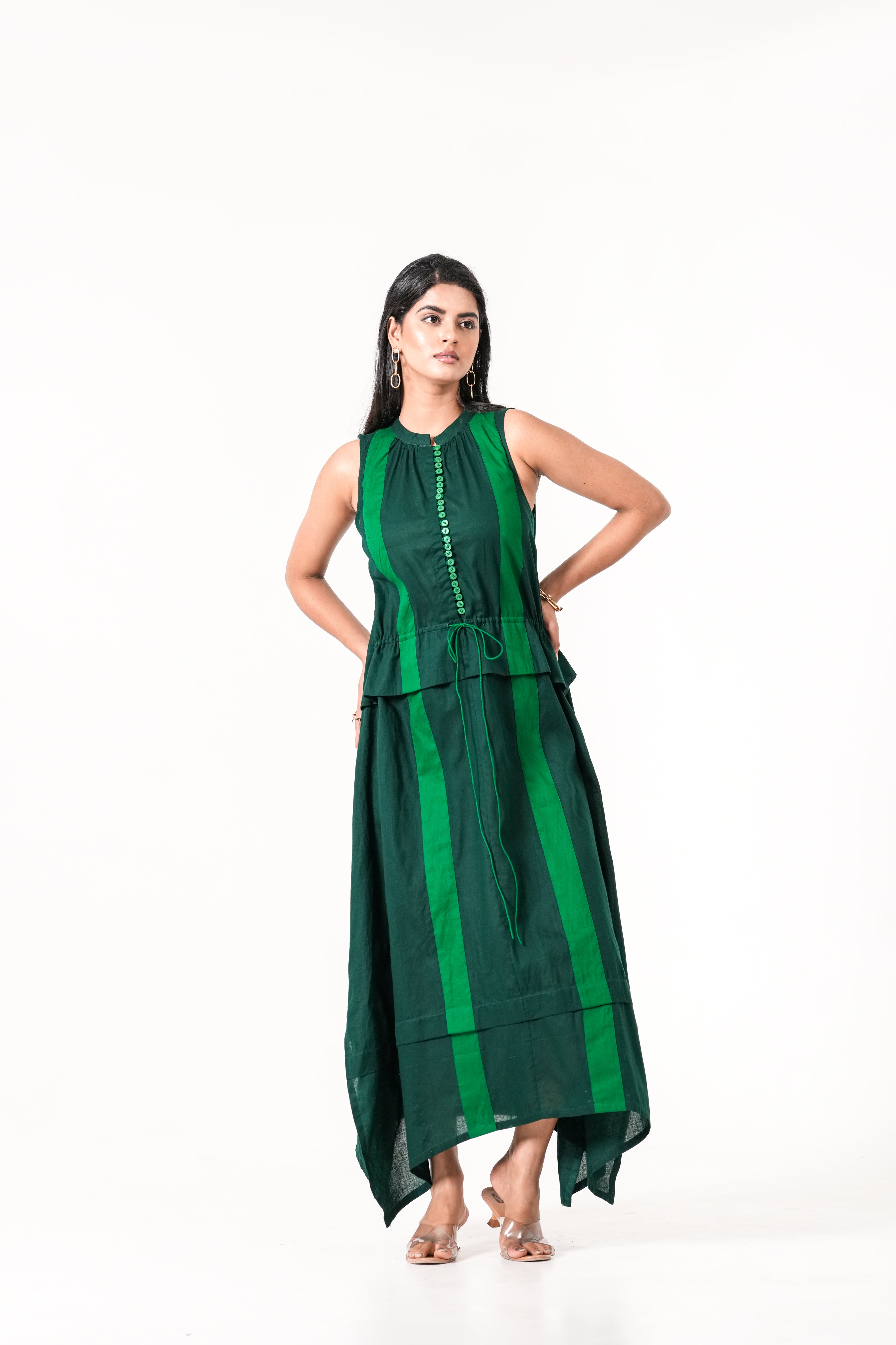 ELEGANT EMERALD GREEN SLEEVELESS DRESS WITH ASYMMETRICAL HEMLINE.