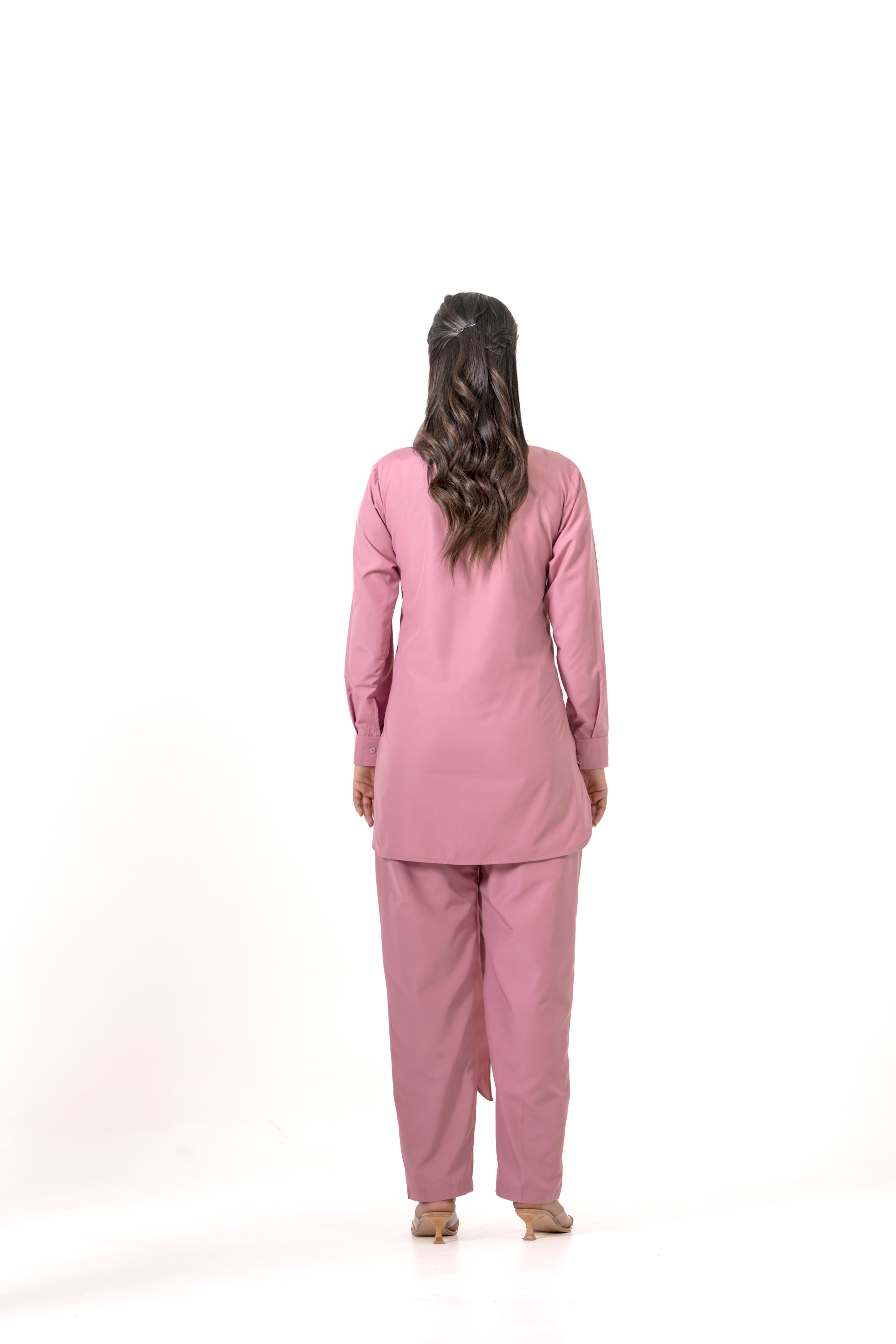 ROSE PINK CO-ORD SET FEATURING BOLD FLORAL EMBROIDERY ON THE FRONT.