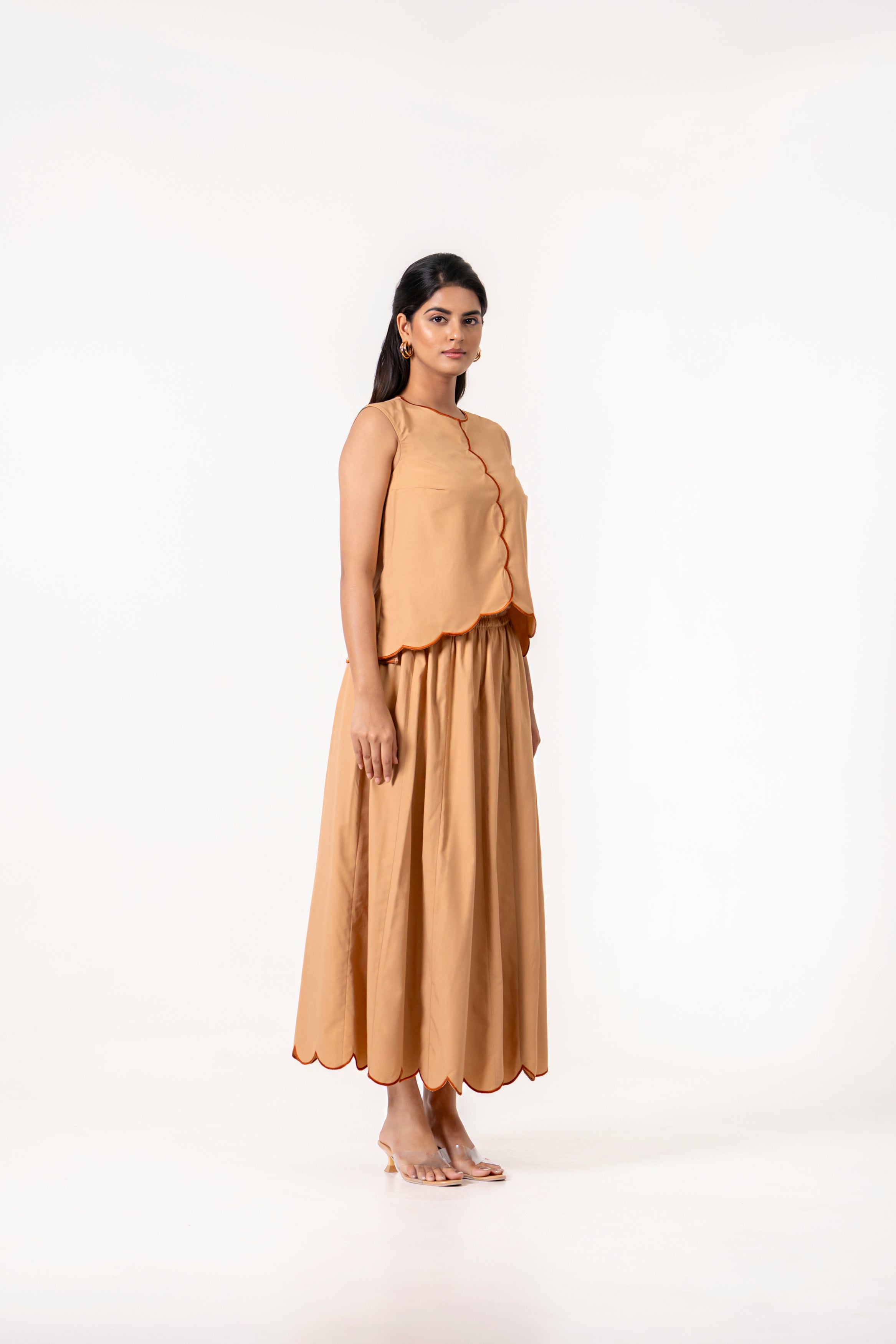 SCALLOP EDGE SLEEVELESS TOP AND FLARED SKIRT CO-ORD SET.