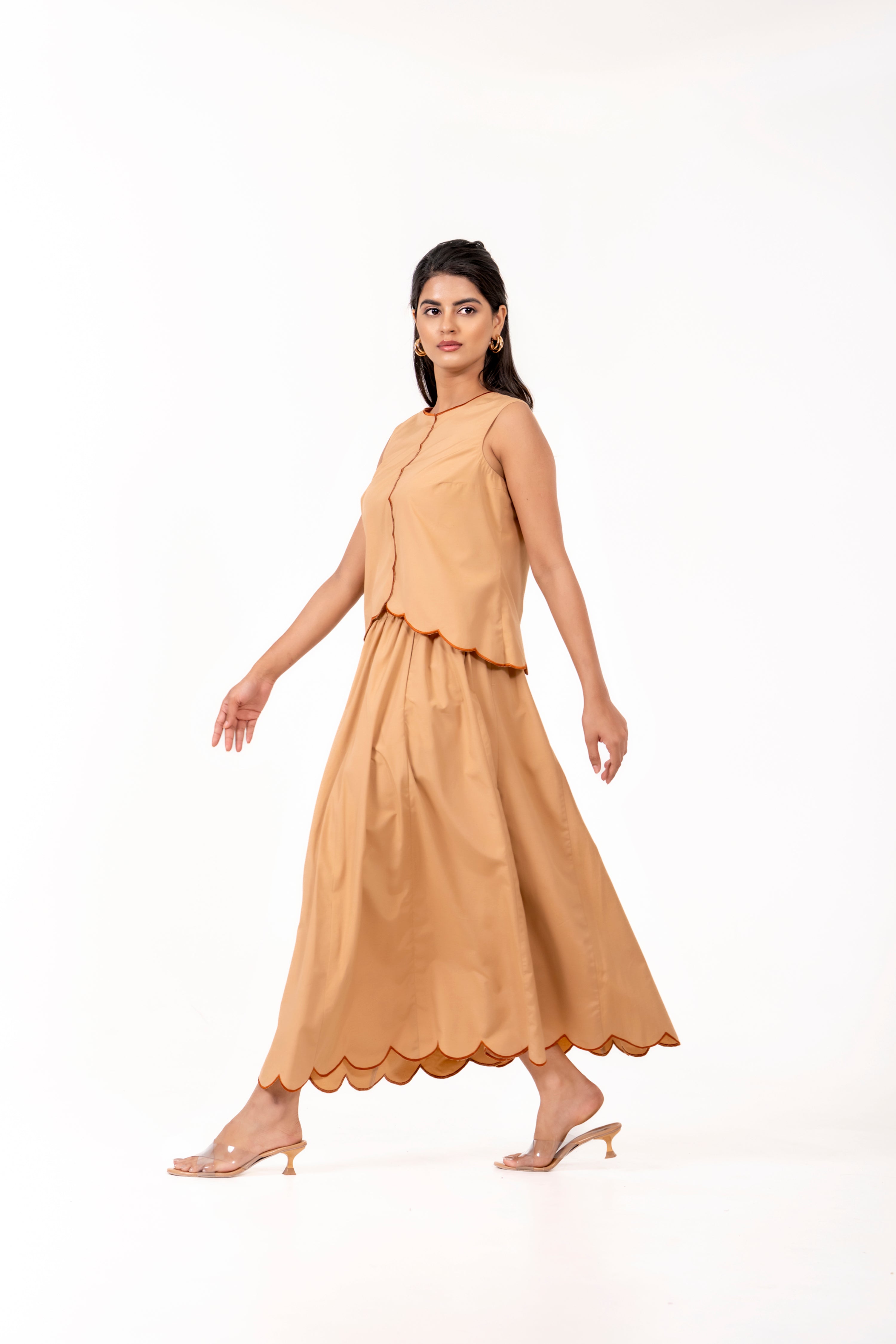 SCALLOP EDGE SLEEVELESS TOP AND FLARED SKIRT CO-ORD SET.