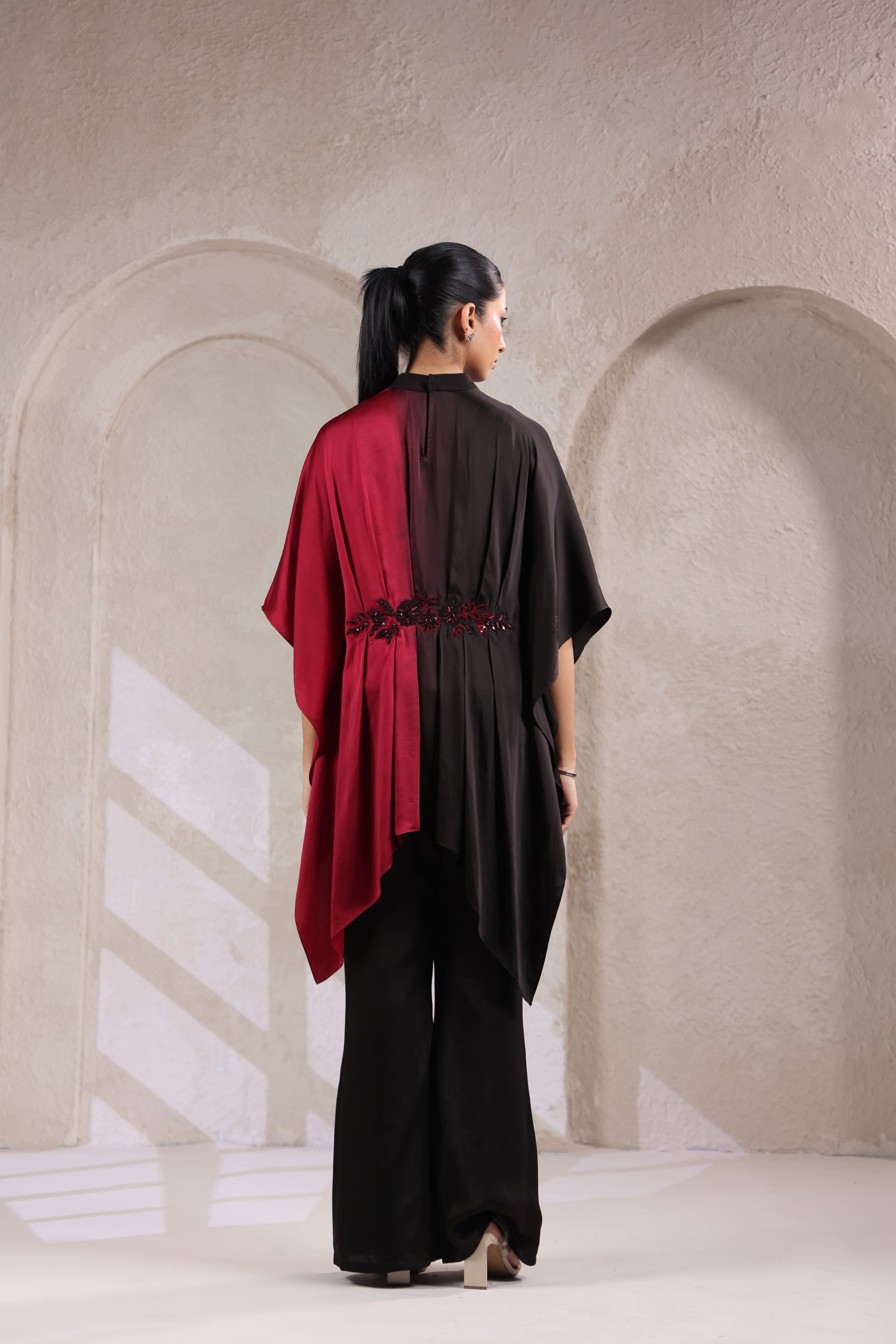 ELEGANT BLACK & MAROON DRAPED TUNIC SET.