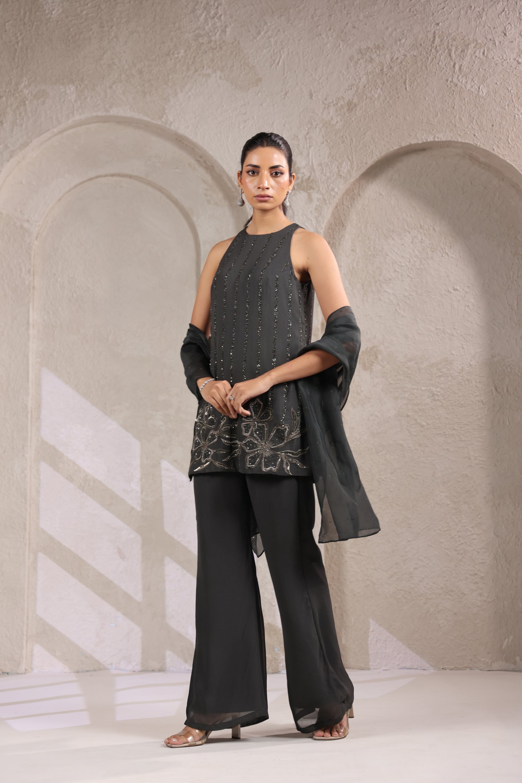 GREY EMBROIDERED SHARARA SET WITH DUPATTA.