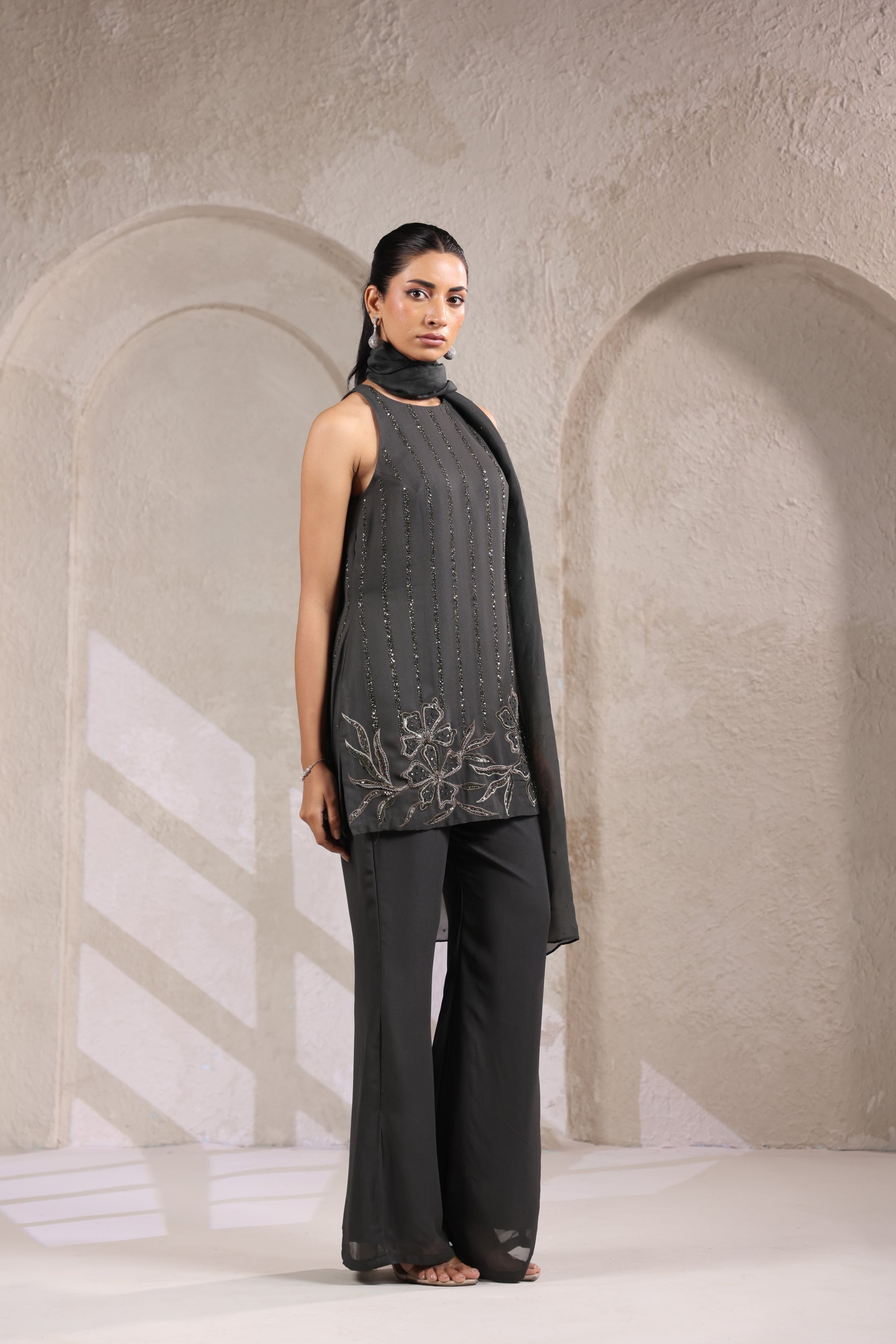 GREY EMBROIDERED SHARARA SET WITH DUPATTA.