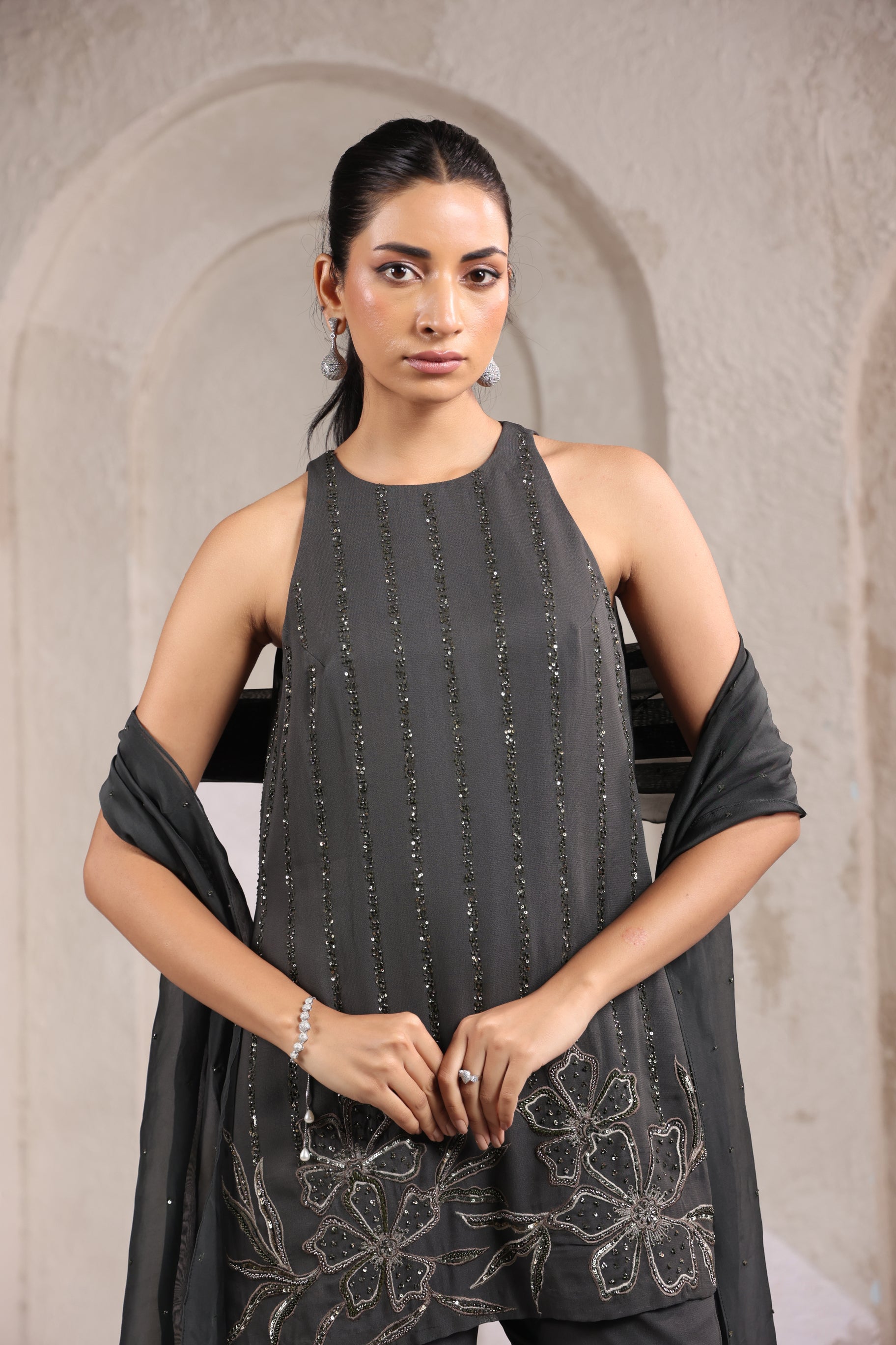 GREY EMBROIDERED SHARARA SET WITH DUPATTA.