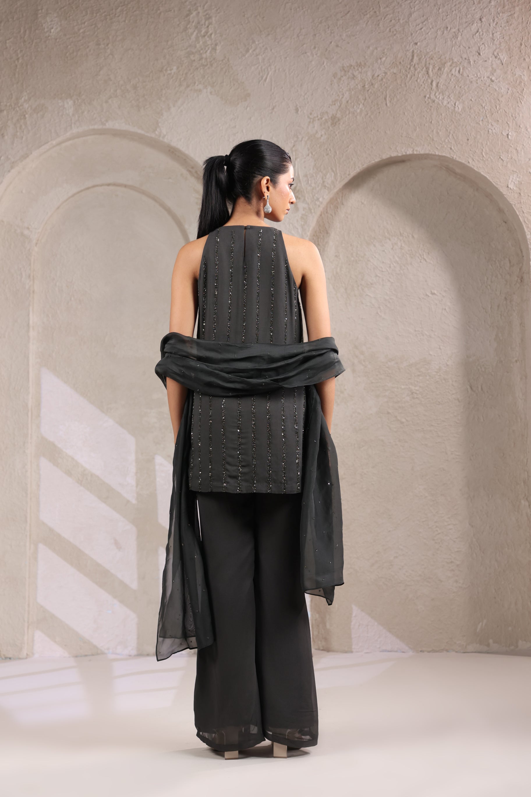 GREY EMBROIDERED SHARARA SET WITH DUPATTA.