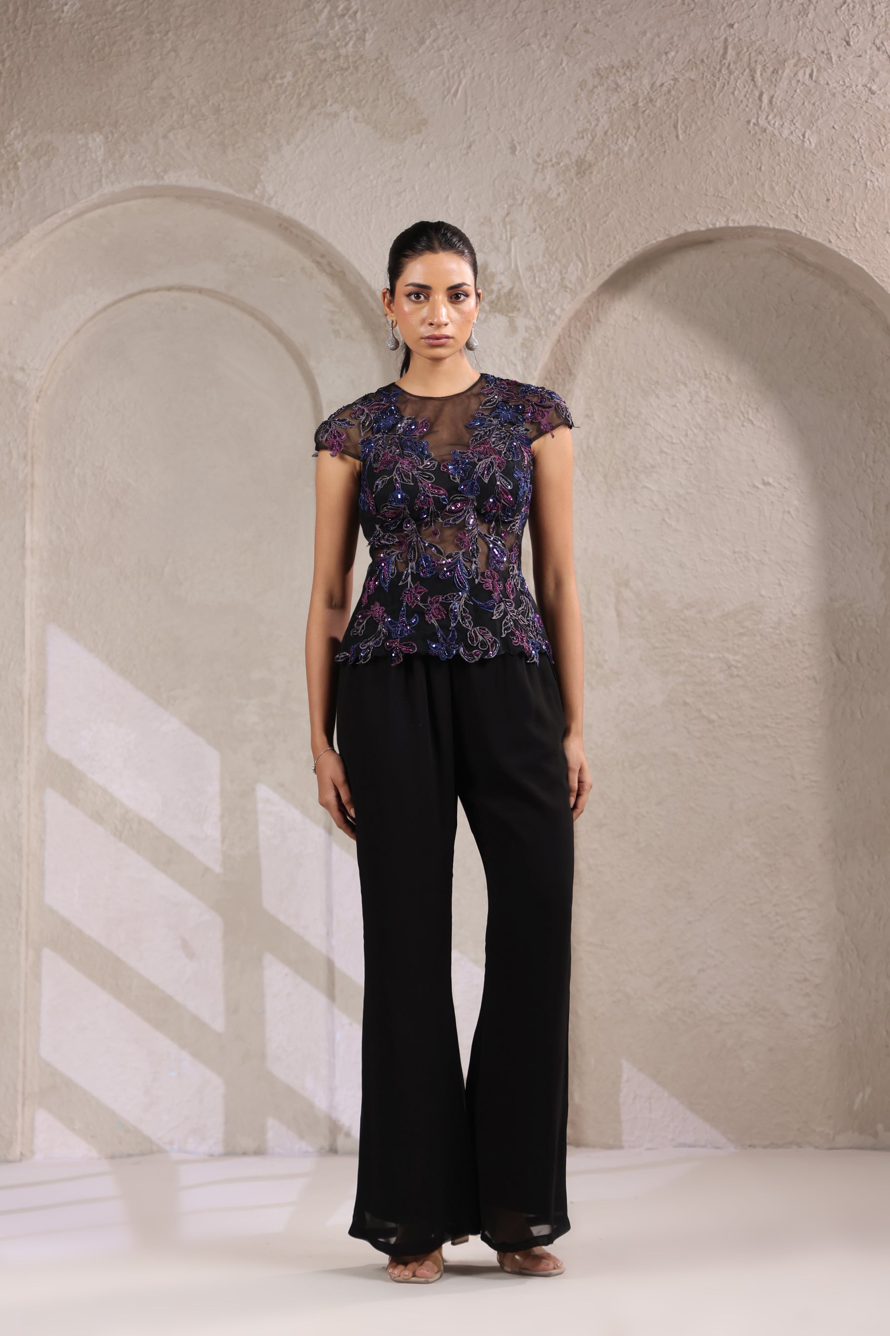 CHIC BLACK TWO- PIECE WITH FLORAL EMBROIDERY.