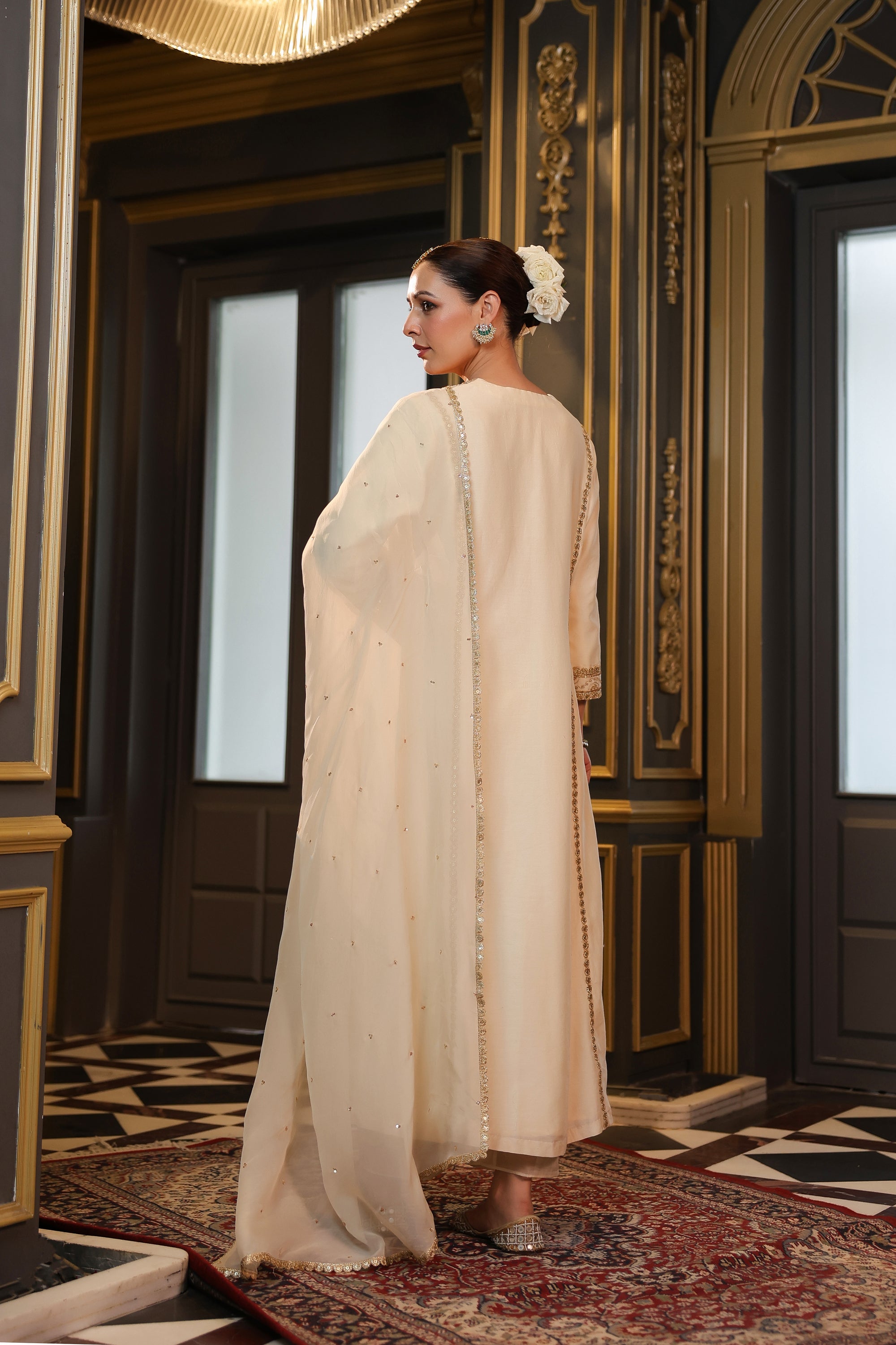 OFFWHITE EMBROIDERED KURTA SET