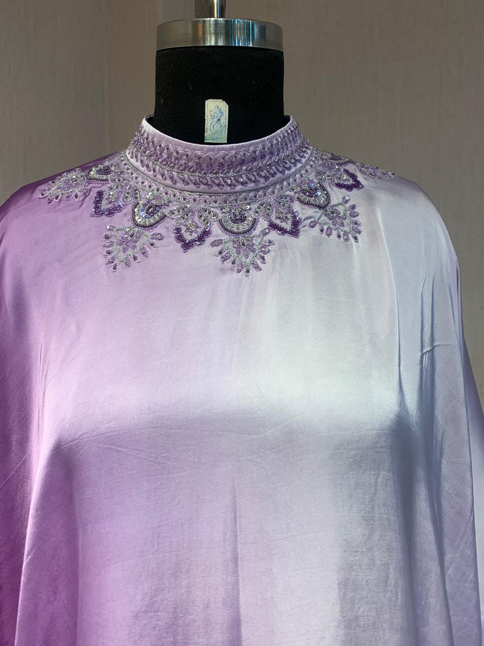 LAVENDER SATIN OUTFIT WITH ELEGANT EMBROIDERY AND A COMFORTABLE STYLE.