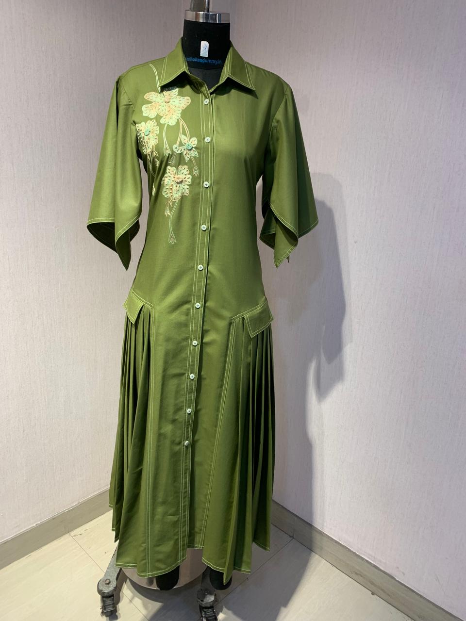 OLIVE GREEN MIDI DRESS WITH FLORAL EMBROIDERY WITH BELT.