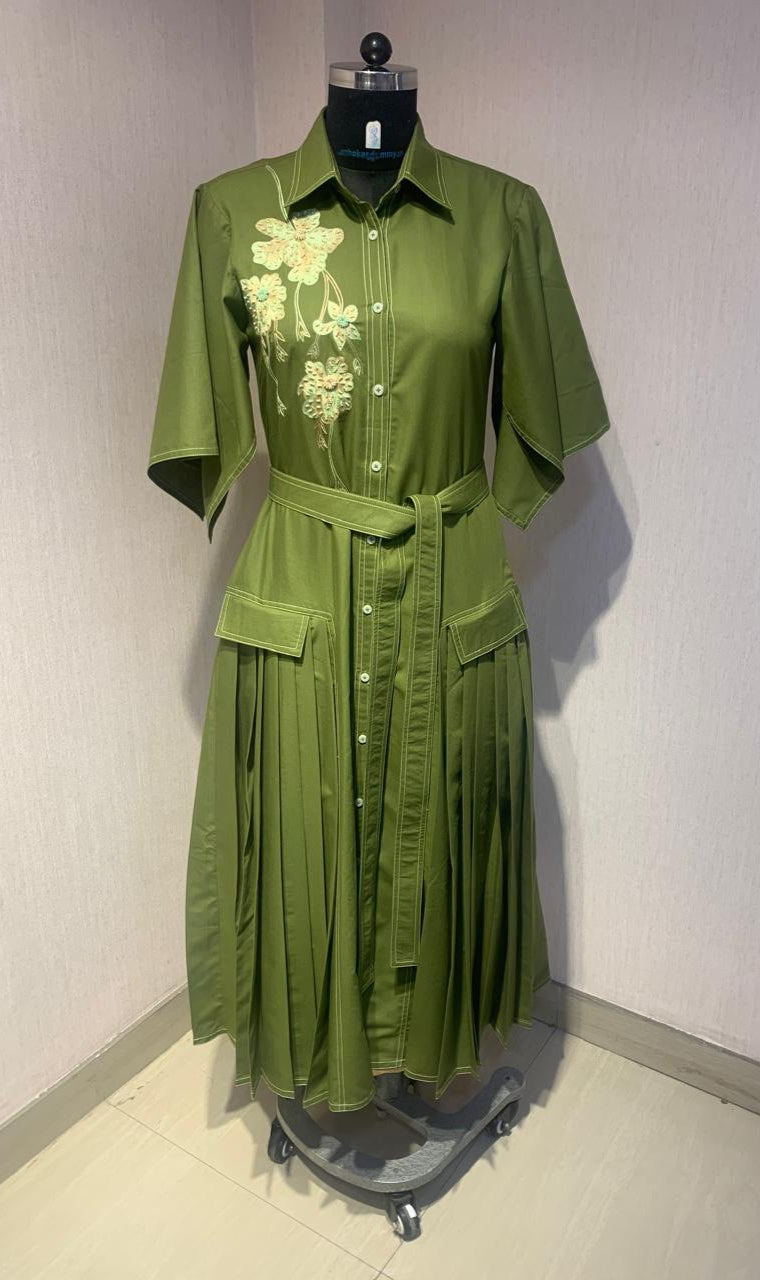 OLIVE GREEN MIDI DRESS WITH FLORAL EMBROIDERY WITH BELT.
