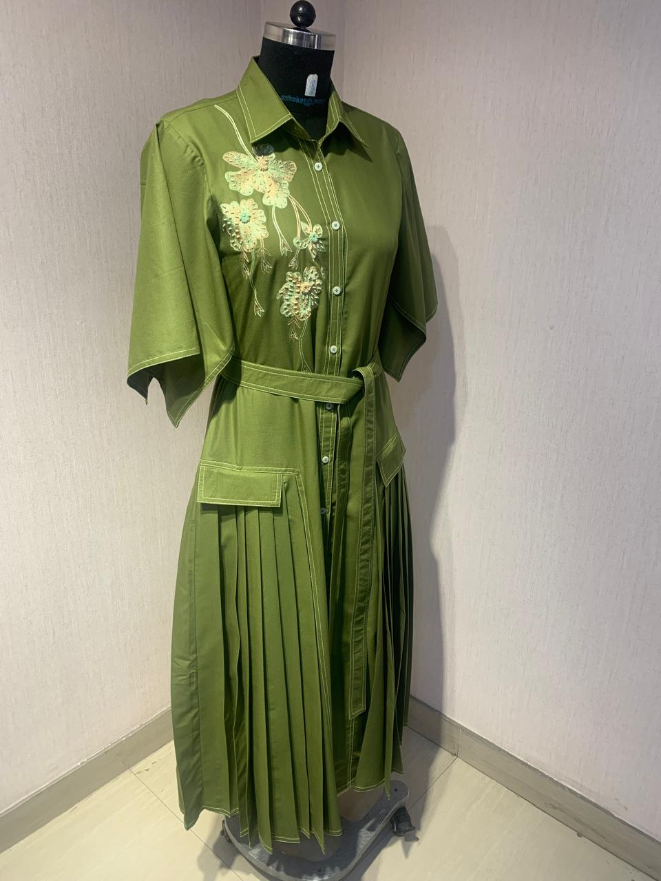 OLIVE GREEN MIDI DRESS WITH FLORAL EMBROIDERY WITH BELT.