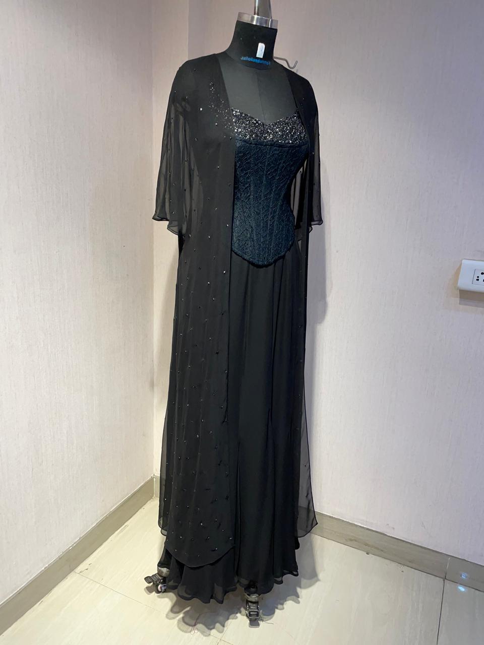 BLACK CORSET CAPE SET WITH FISH CUT SKIRT.