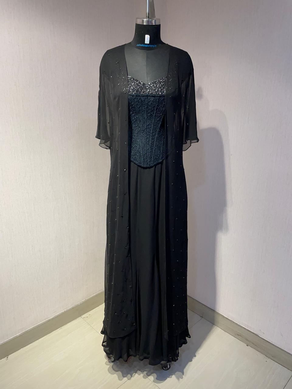 BLACK CORSET CAPE SET WITH FISH CUT SKIRT.