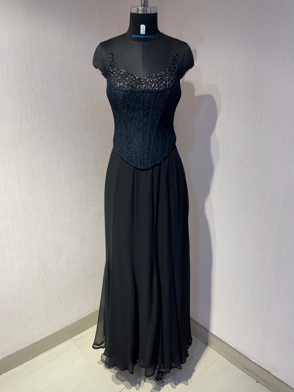 BLACK CORSET CAPE SET WITH FISH CUT SKIRT.