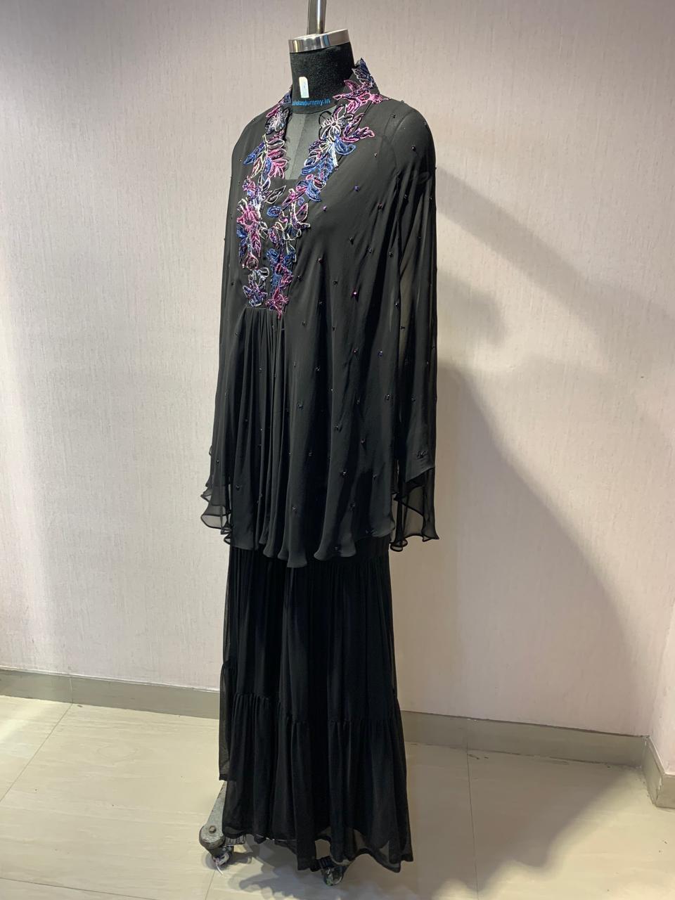 ELEGANT BLACK CAPE TOP WITH FLARED PALAZZO PANTS.