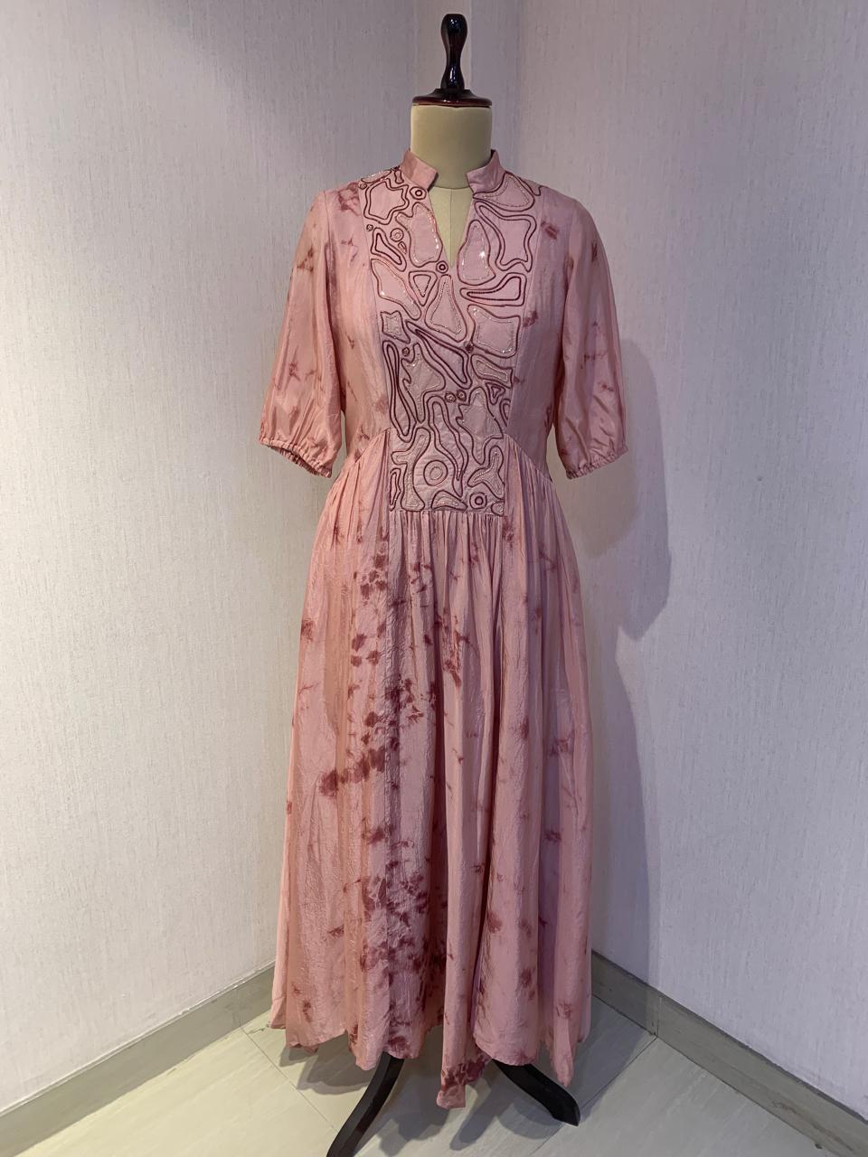 MARBLE DRESS WITH WIRE EMBROIDERED.