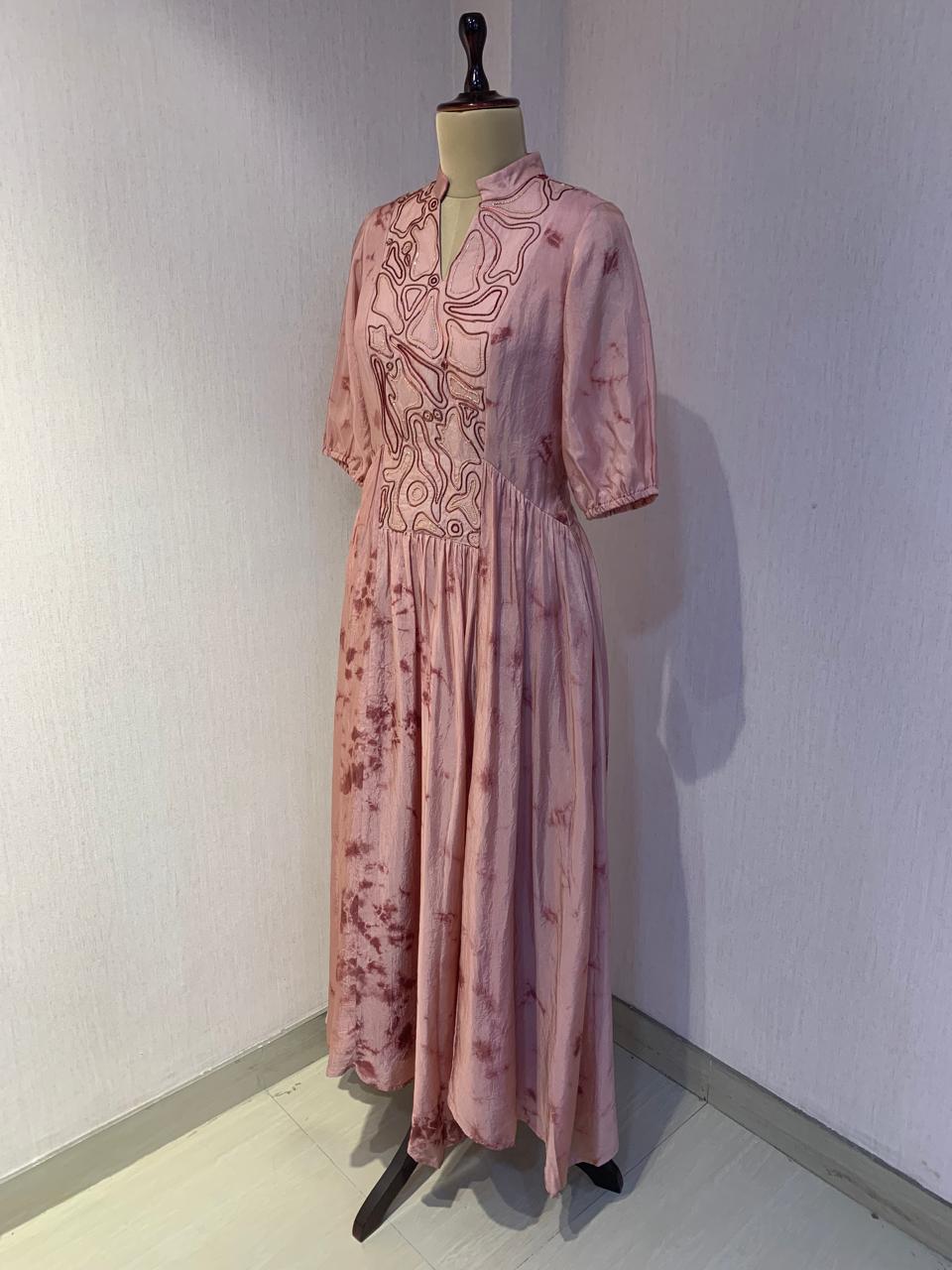 MARBLE DRESS WITH WIRE EMBROIDERED.