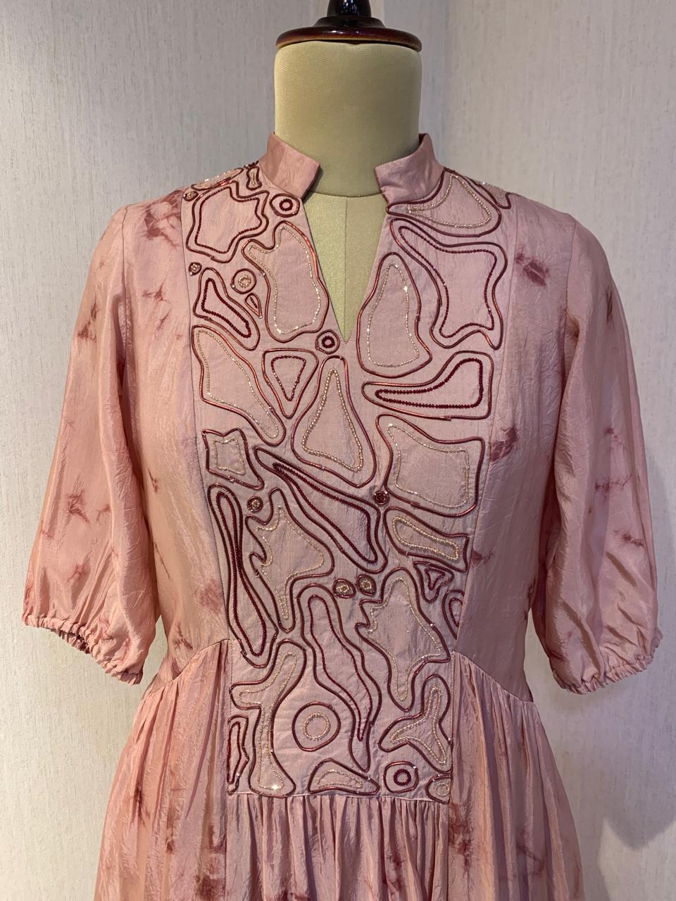 MARBLE DRESS WITH WIRE EMBROIDERED.