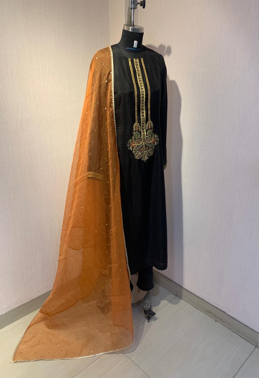 BLACK EMBROIDERED KURTA PANT SET WITH DUPATTA.