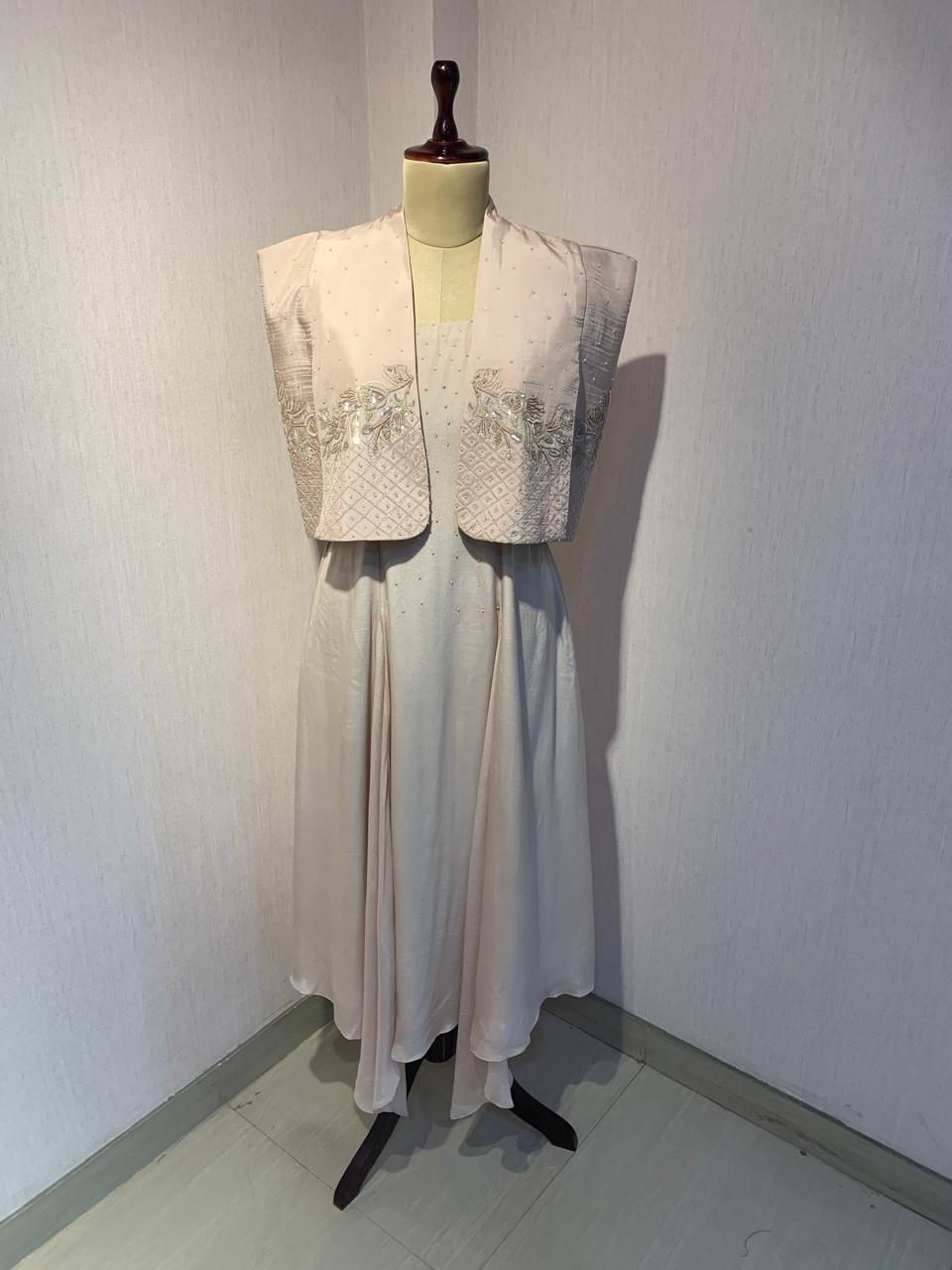 HAND-EMBROIDERED JACKET WITH SLEEVELESS MAXI DRESS.