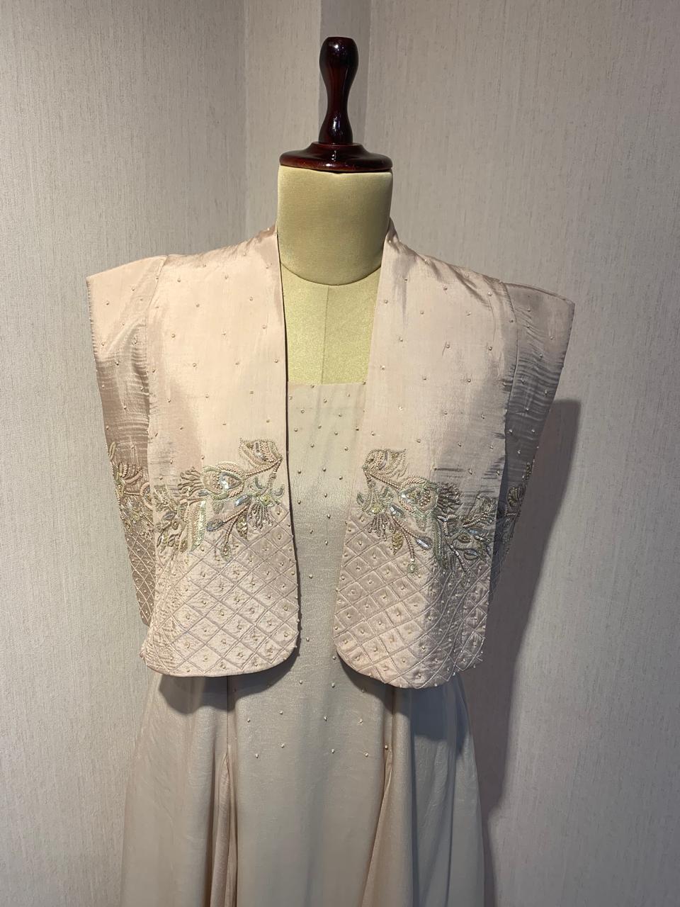 HAND-EMBROIDERED JACKET WITH SLEEVELESS MAXI DRESS.