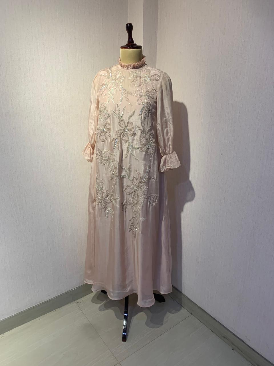 EMBROIDERED FLOWY LONG DRESS WITH INNER.