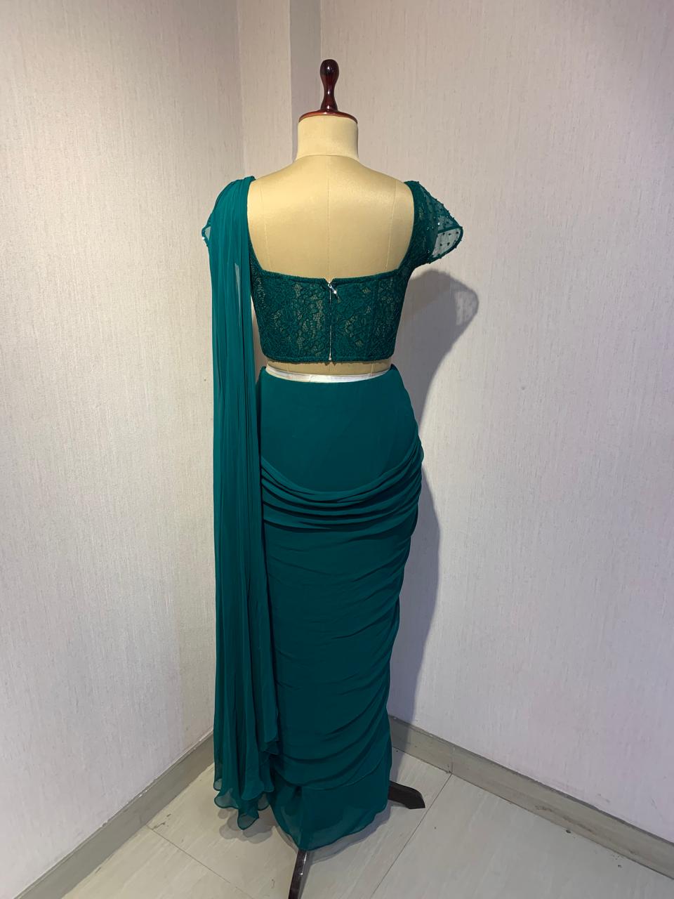 EMERALD GREEN EMBROIDERED DRAPED SAREE.
