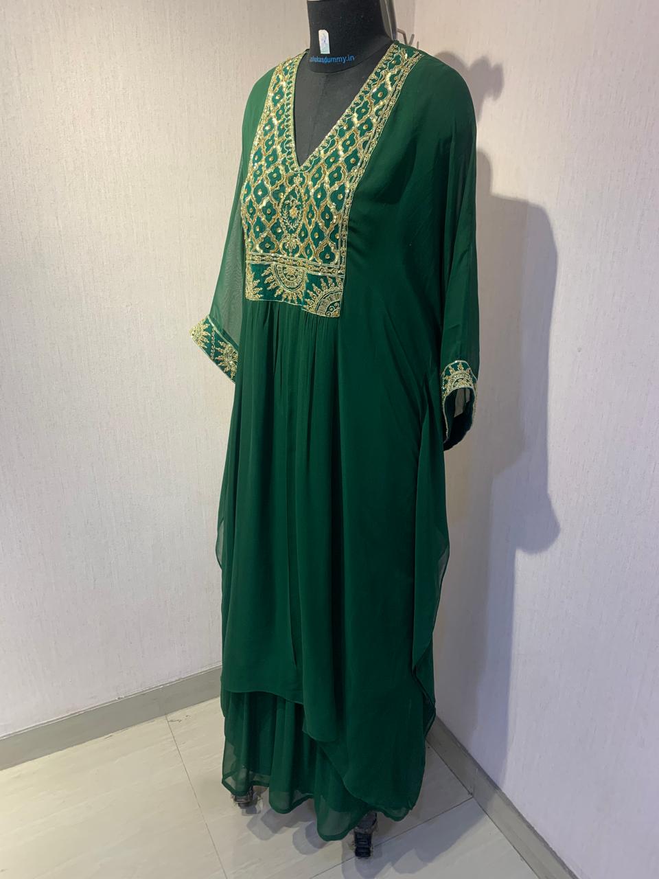 GREEN KAFTAN SET WITH EMBROIDERED YOKE.