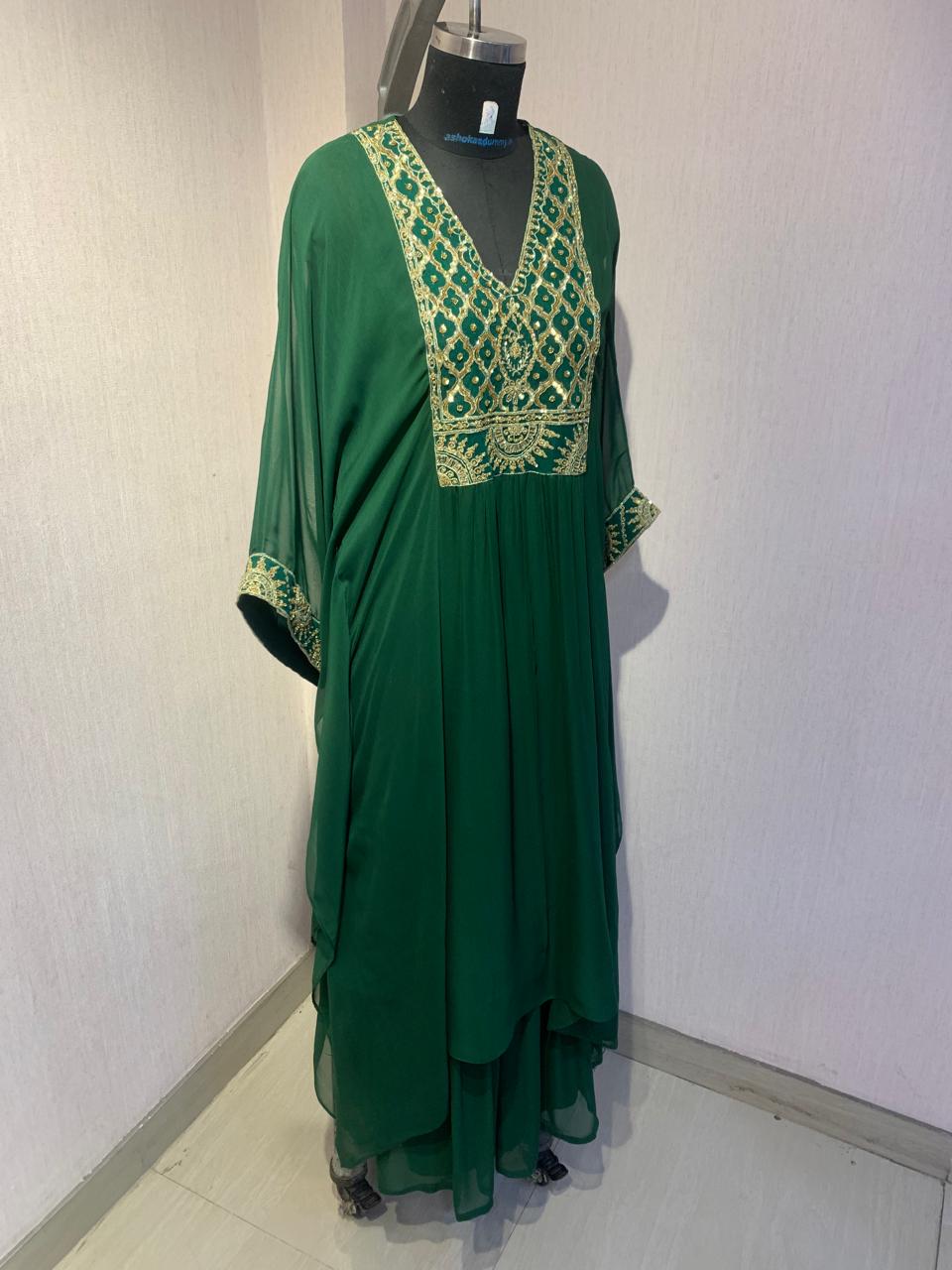 GREEN KAFTAN SET WITH EMBROIDERED YOKE.
