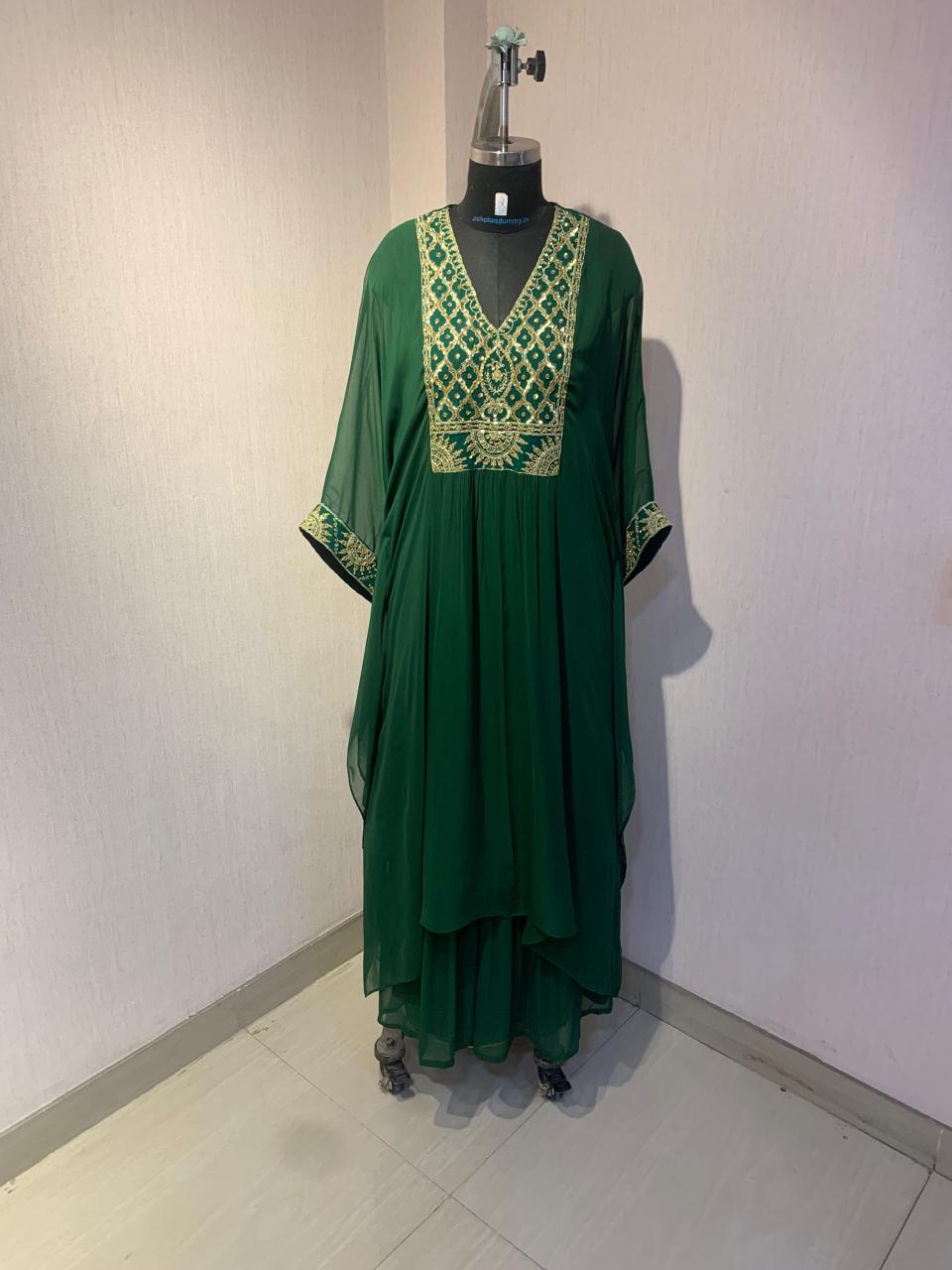 GREEN KAFTAN SET WITH EMBROIDERED YOKE.