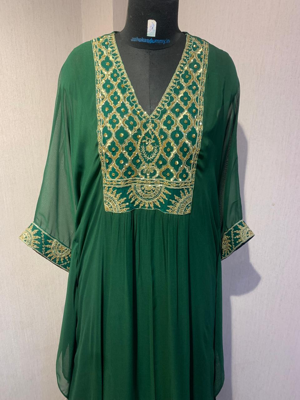 GREEN KAFTAN SET WITH EMBROIDERED YOKE.