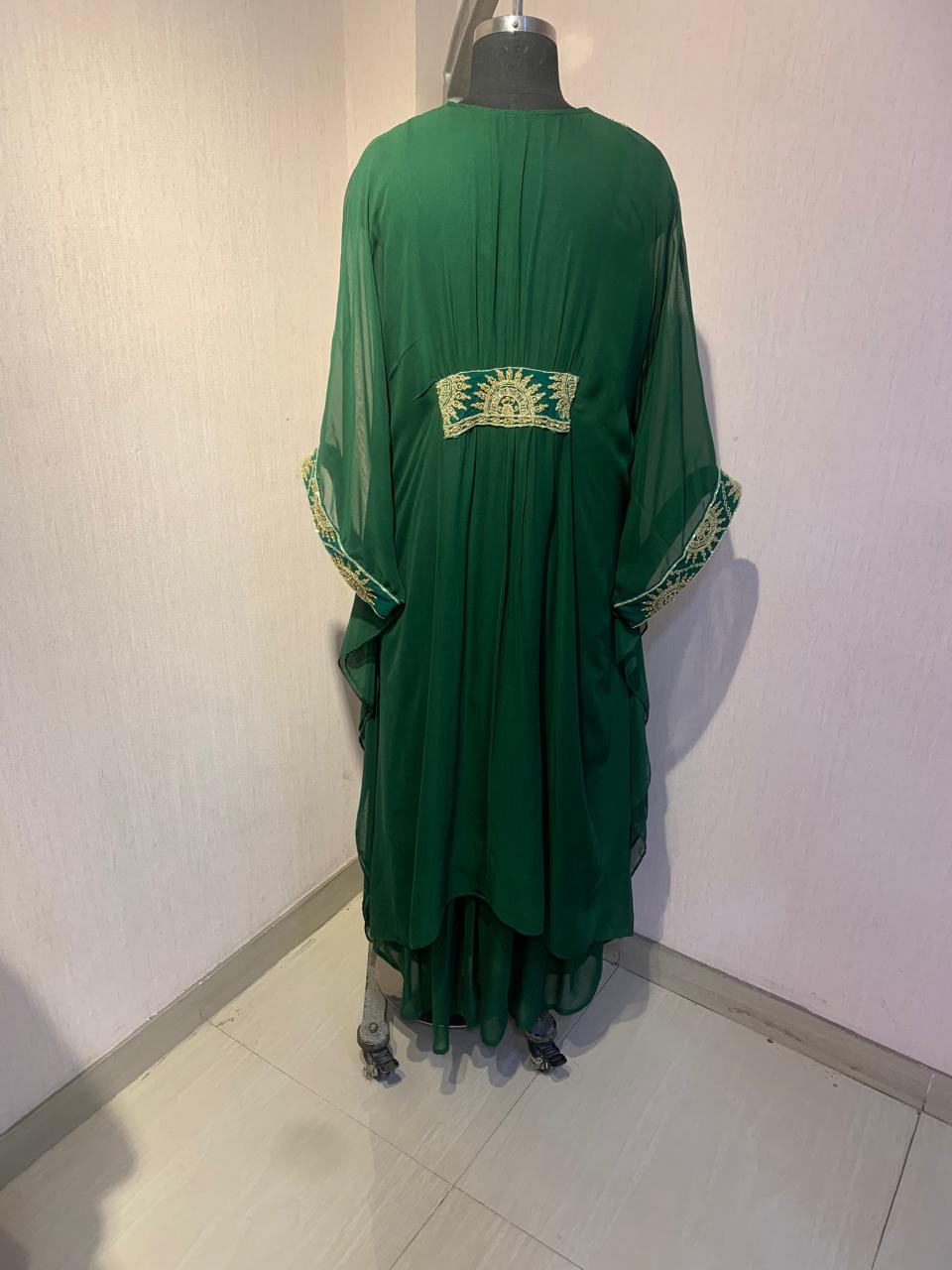 GREEN KAFTAN SET WITH EMBROIDERED YOKE.
