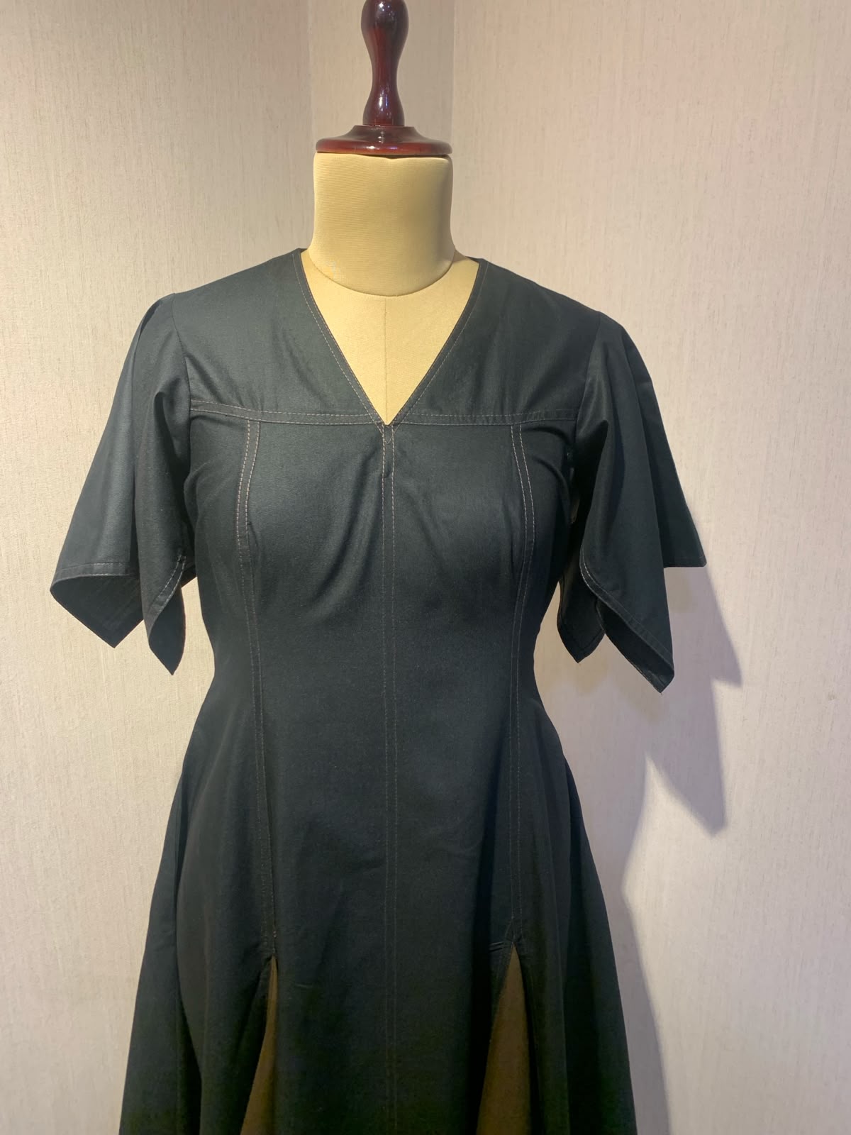BLACK & BROWN LAYERED FLARED MIDI DRESS.
