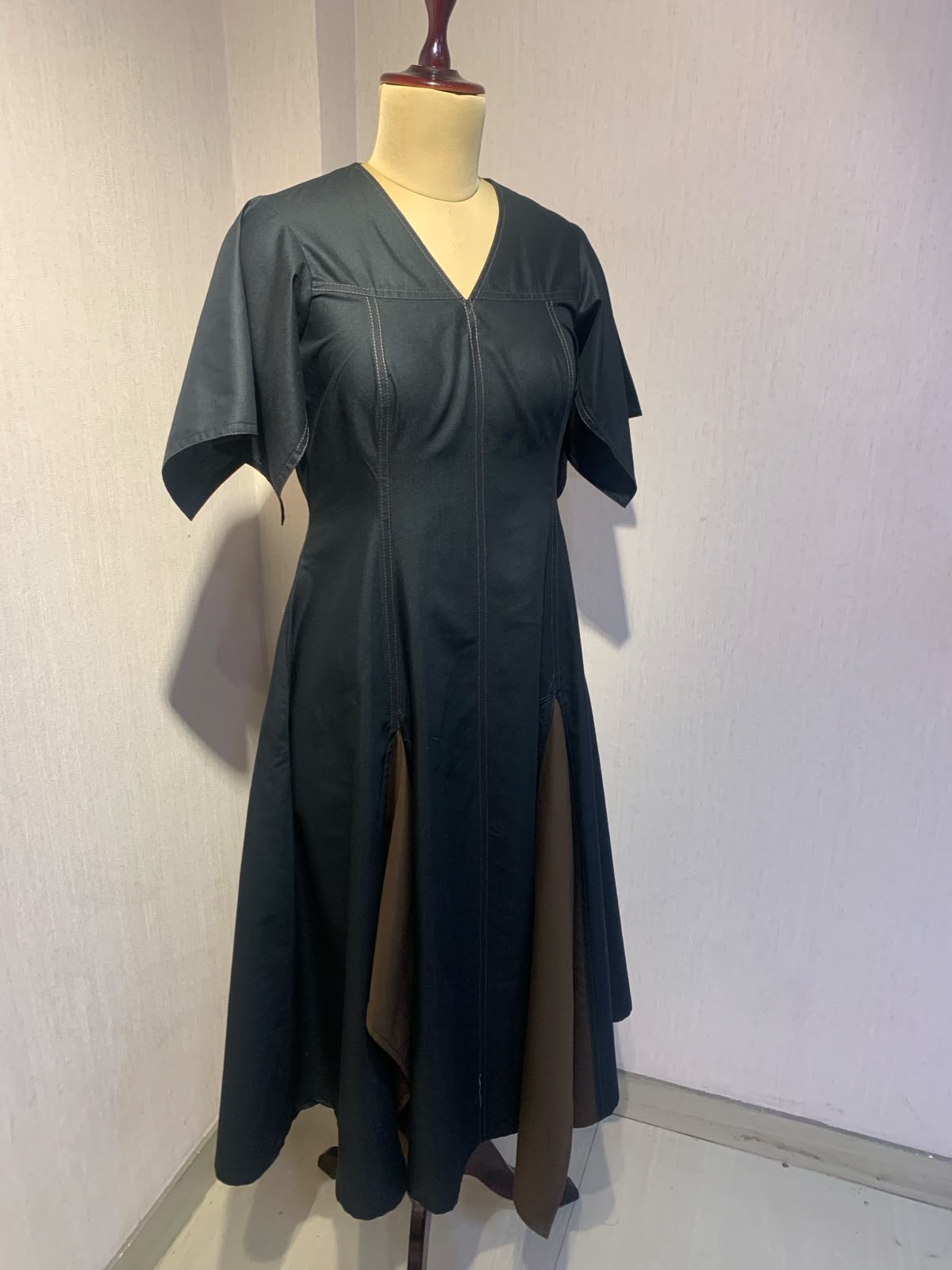 BLACK & BROWN LAYERED FLARED MIDI DRESS.