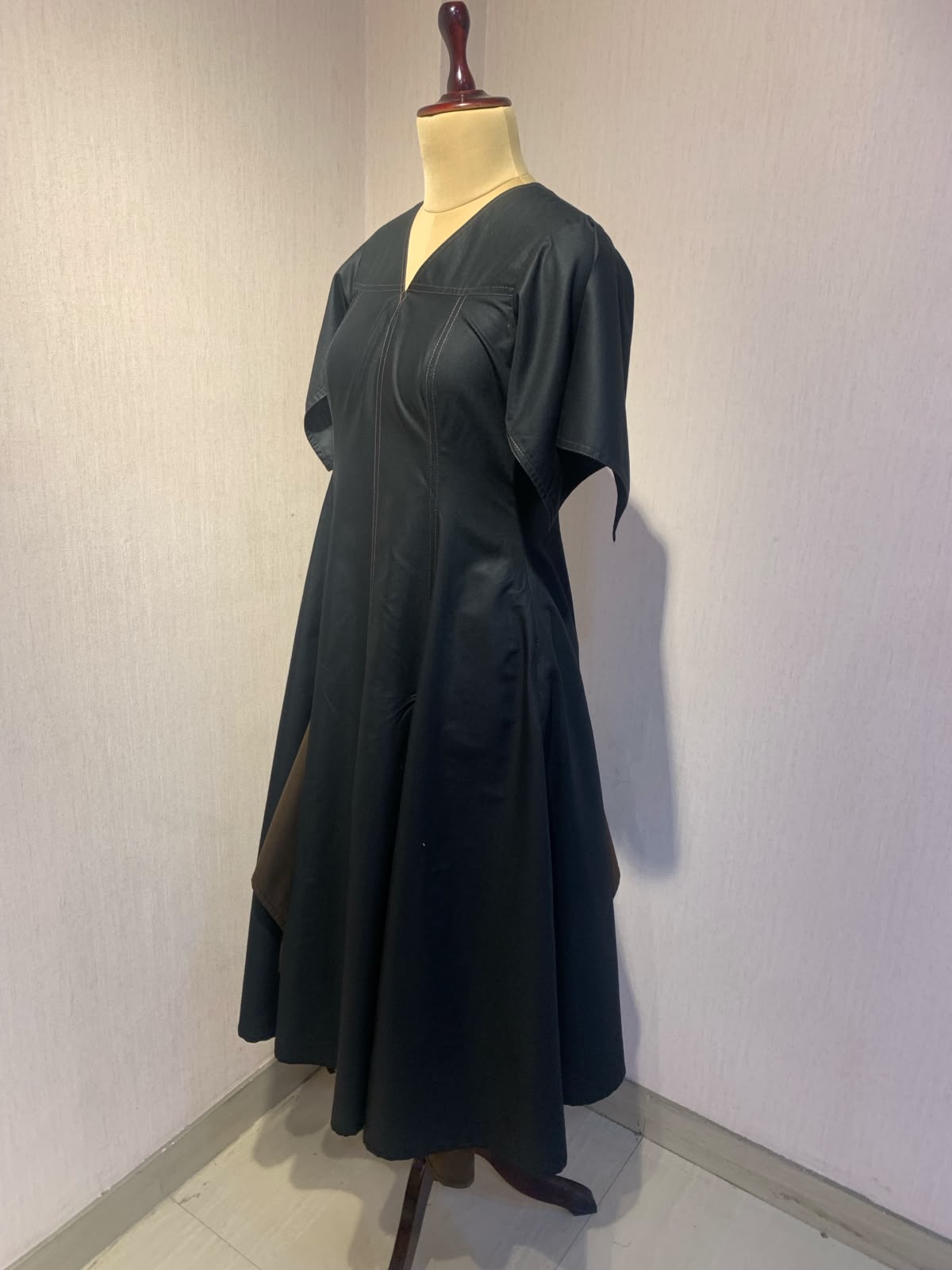 BLACK & BROWN LAYERED FLARED MIDI DRESS.